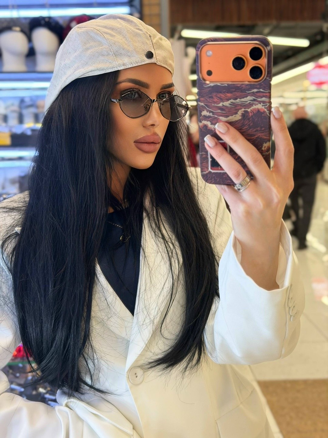 девушка,модная шапка,стильная одежда,кепка женская,кепка