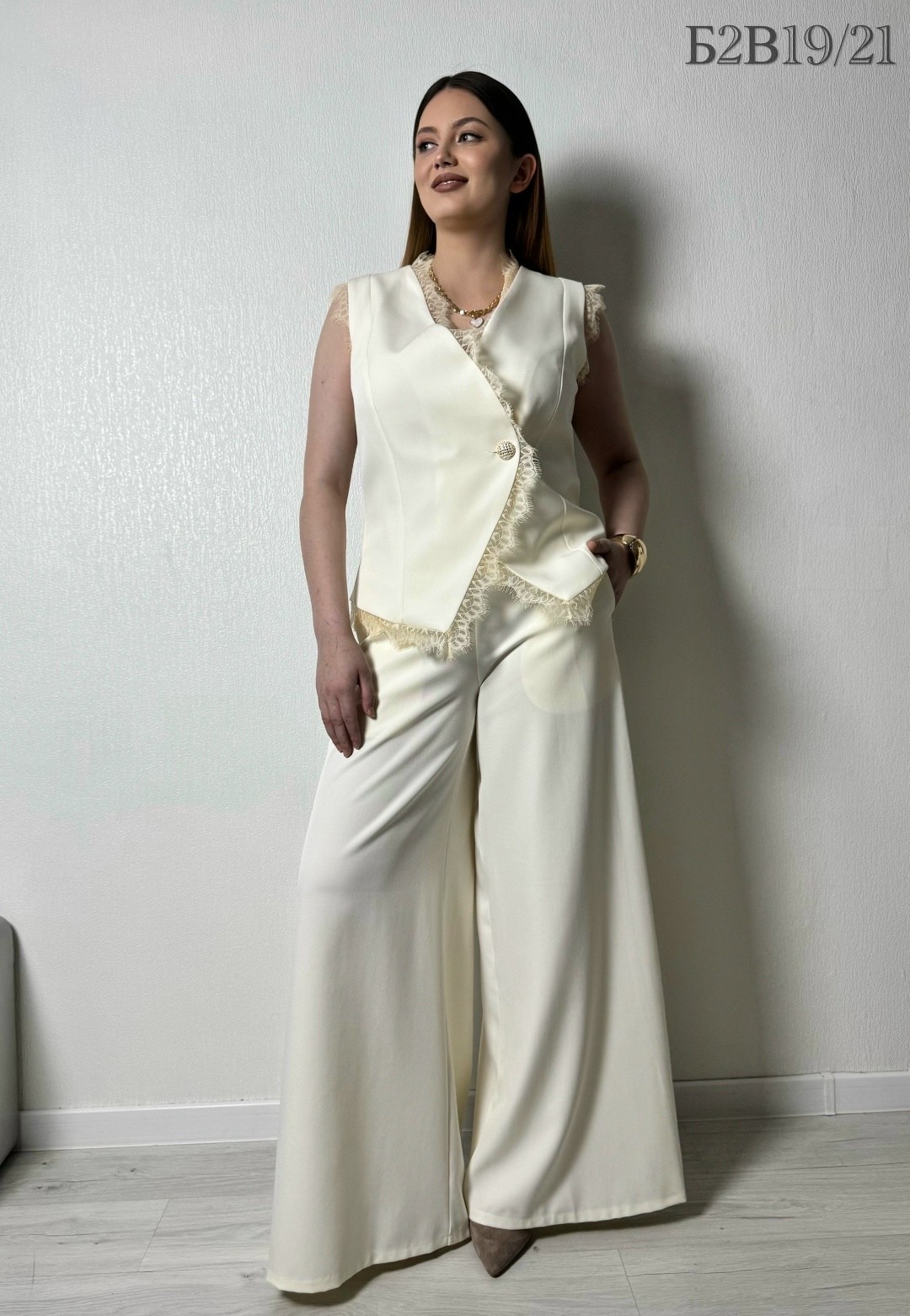 женские костюмы брючные,брючный костюм,женский костюм,костюм молочный,модные брюки палаццо
