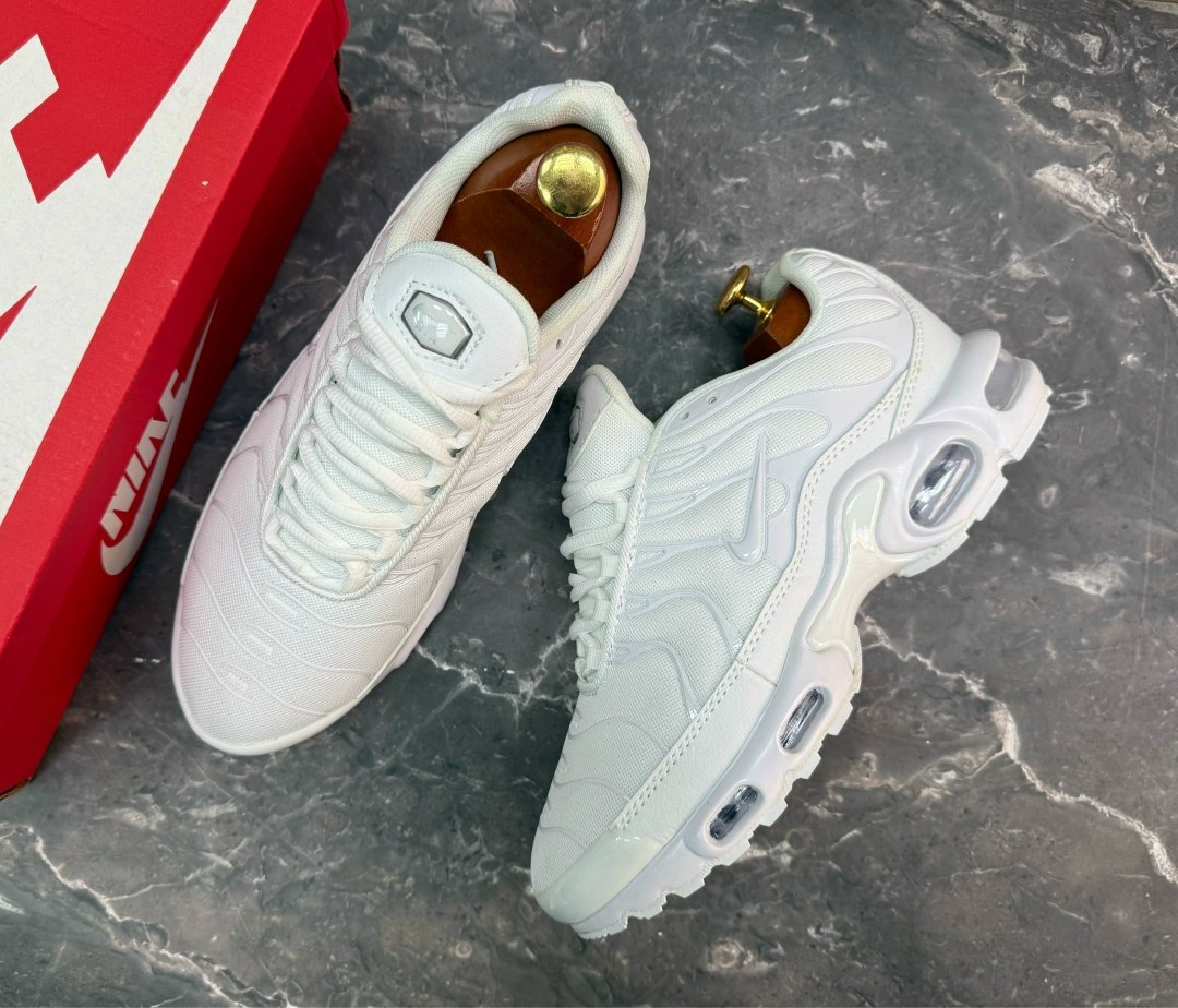 кроссовки nike air max plus tn,nike air max tn plus white,мужские кроссовки nike air max tn plus,кроссовки nike air max plus,nike air max plus tn
