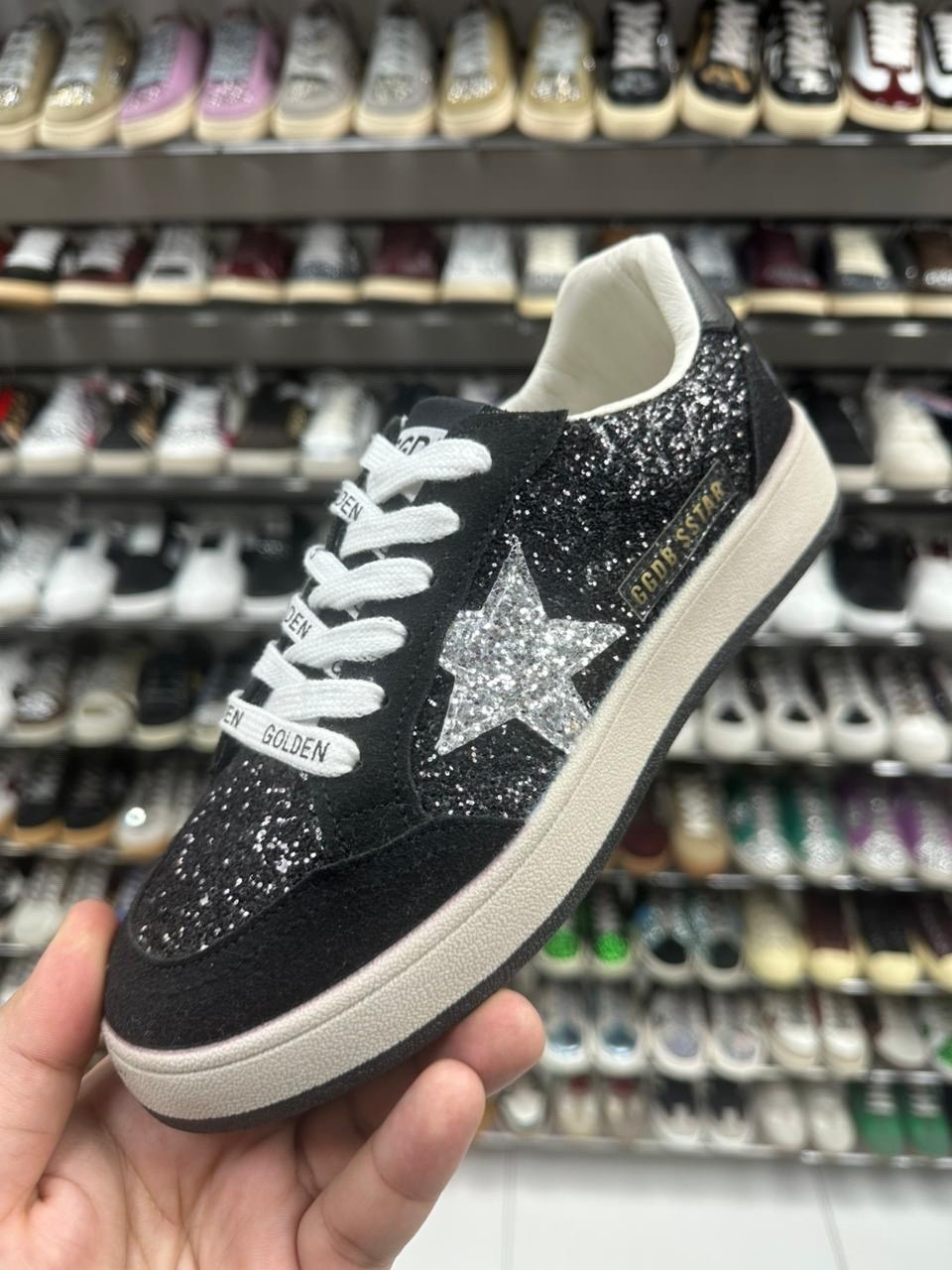 ,кроссовки golden goose с пайетками на платформе,кеды со звездами,кеды golden goose,кроссовки со звездами