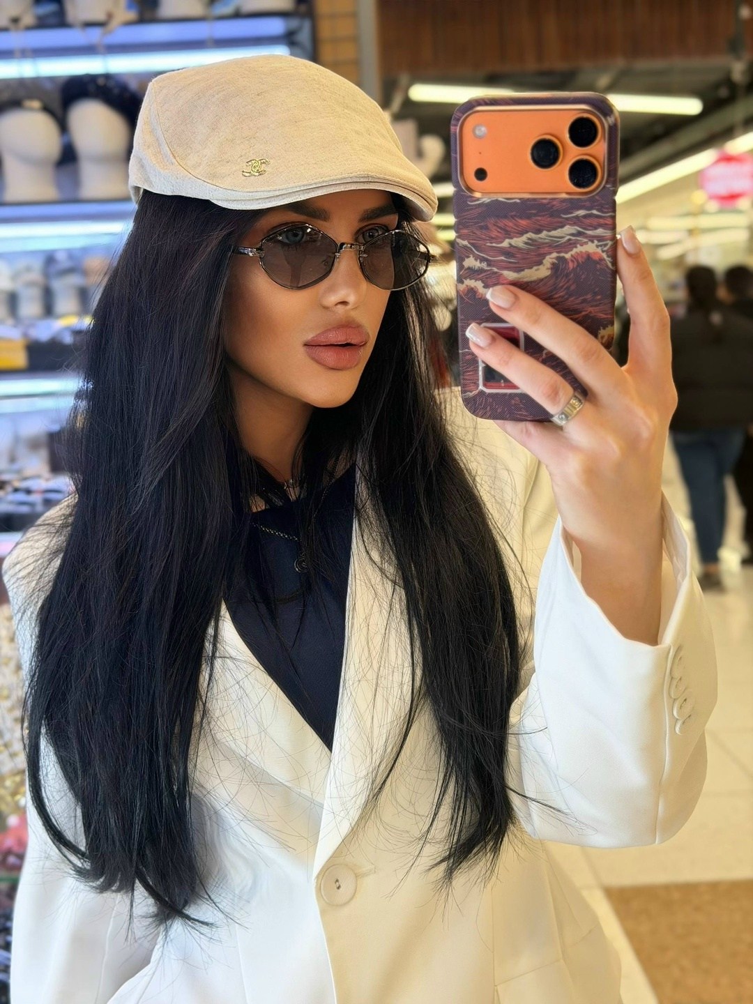 девушка,модная шапка,стильная одежда,кепка женская,кепка