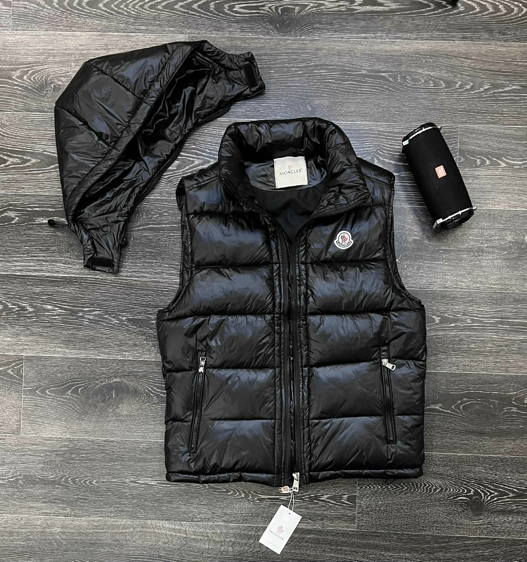 жилетка moncler,жилет moncler,жилетка moncler черная утепленная c капюшоном,пуховик мужской moncler,moncler мужской жилет