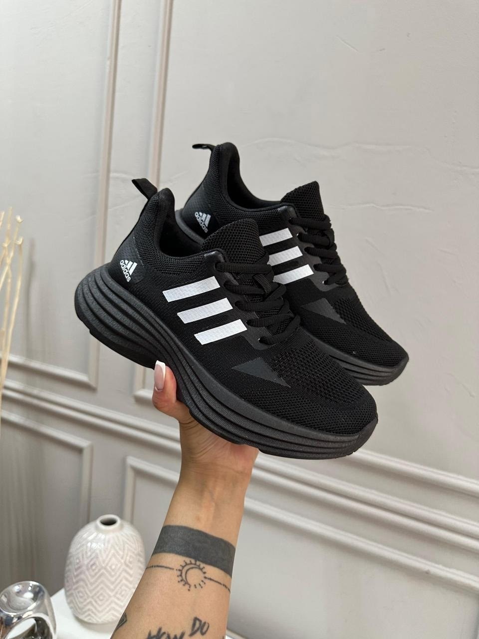 ,женские кроссовки,кроссовки adidas,спортивные кроссовки,повседневные кроссовки