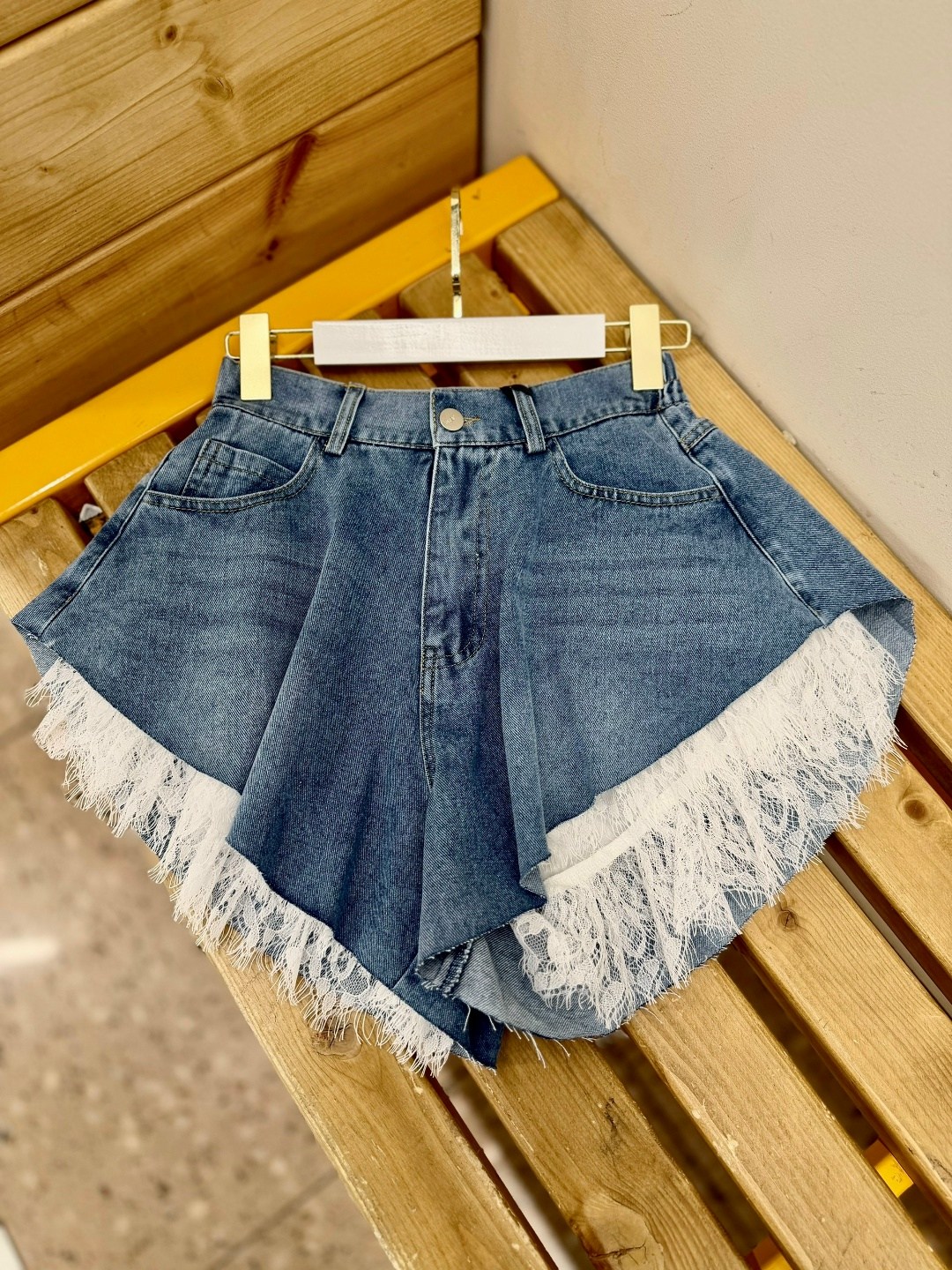 шорты женские джинсовые,джинсовые шорты,голубые джинсовые шорты женские,женские джинсовые шорты с высокой талией,джинсовые шорты с бахромой