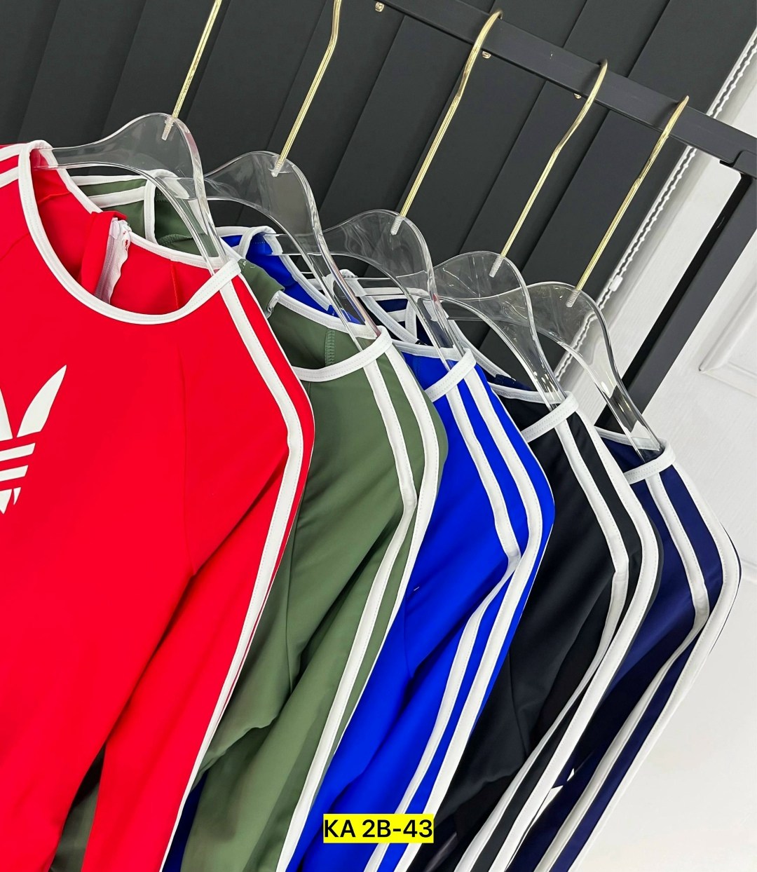 адидас спортивный костюм,свитшот женская,кофта женская,женский спортивный костюм адидас,спортивный костюм адидас красный женский