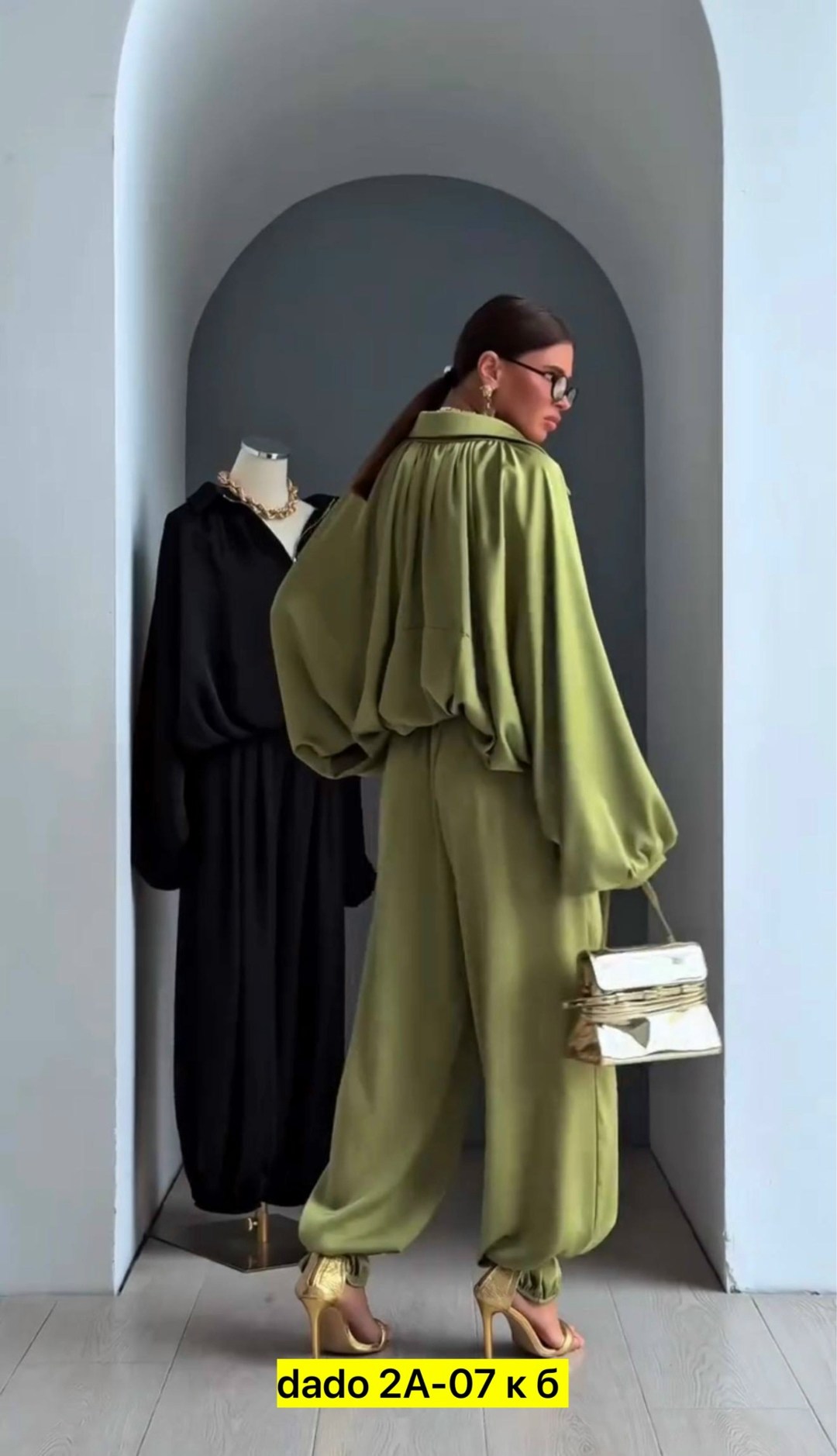 брючный атласный костюм,брючный костюм,шелковый костюм,костюм брючный шелковый,шелковый костюм женский