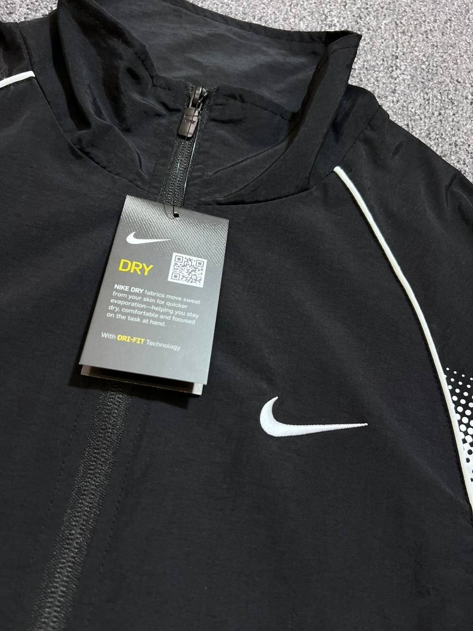 костюм спортивный nike sportswear woven suit basic bv3030-010,спортивный костюм nike,спортивный костюм плащевка nike,мужской спортивный костюм nike,костюм спортивный новый nike