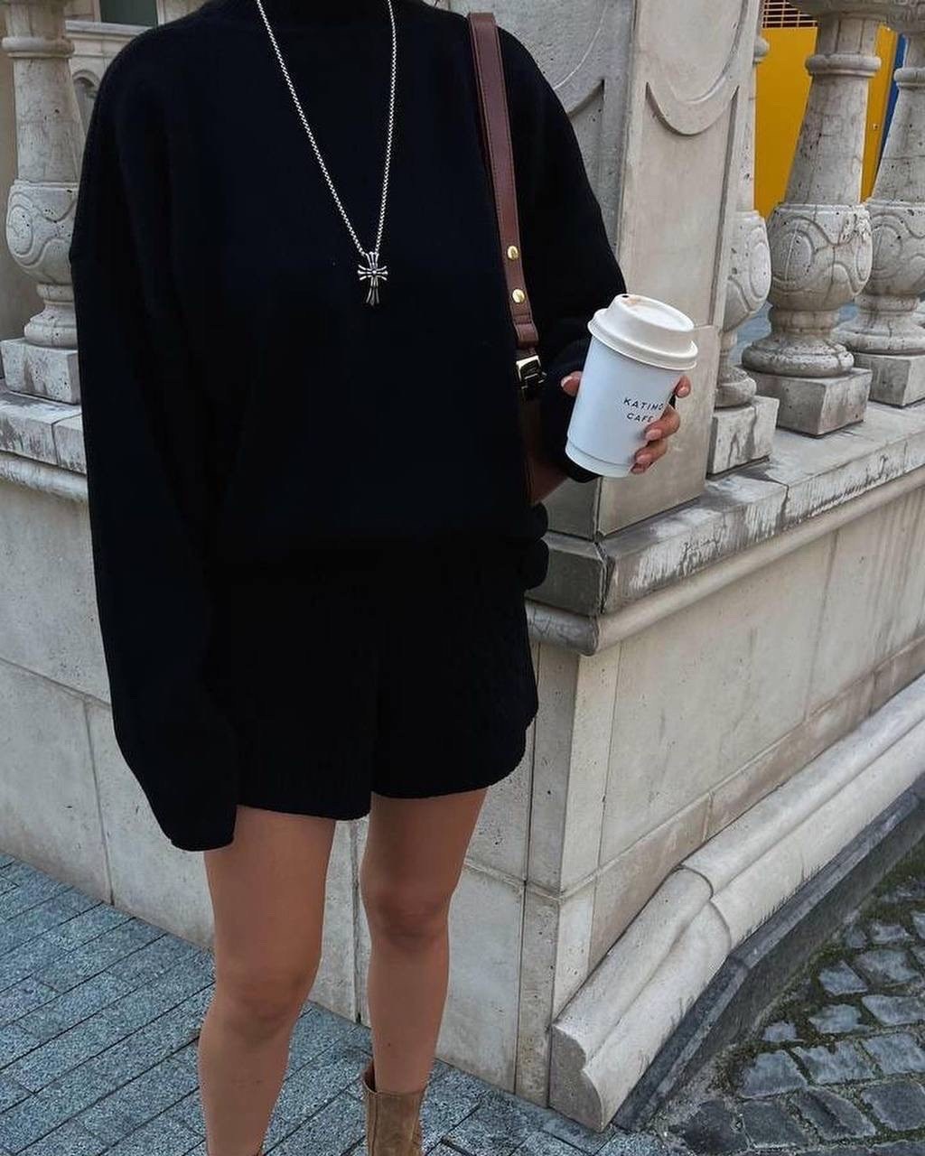 свитер и шорты вязаные,шорты вязаные,модные образы,вязаные костюмы,свитера вязаные