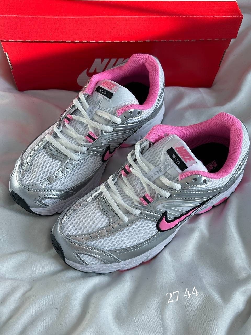 кроссовки nike,кроссовки nike zoom vomero 5,кроссовки,женские кроссовки nike,женские беговые кроссовки initiator от finish line nike белый