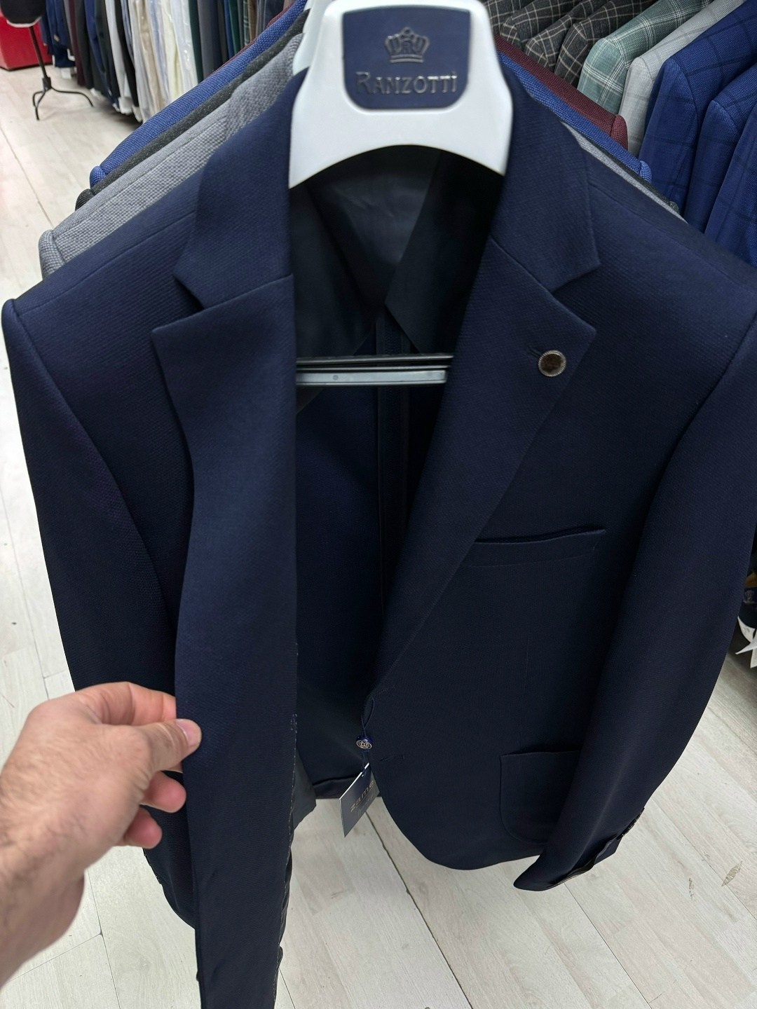 стиль бизнес кэжуал (business casual),стиль кэжуал для мужчин,синий пиджак мужской под джинсы,стиль смарт кэжуал для мужчин,стиль smart casual для мужчин