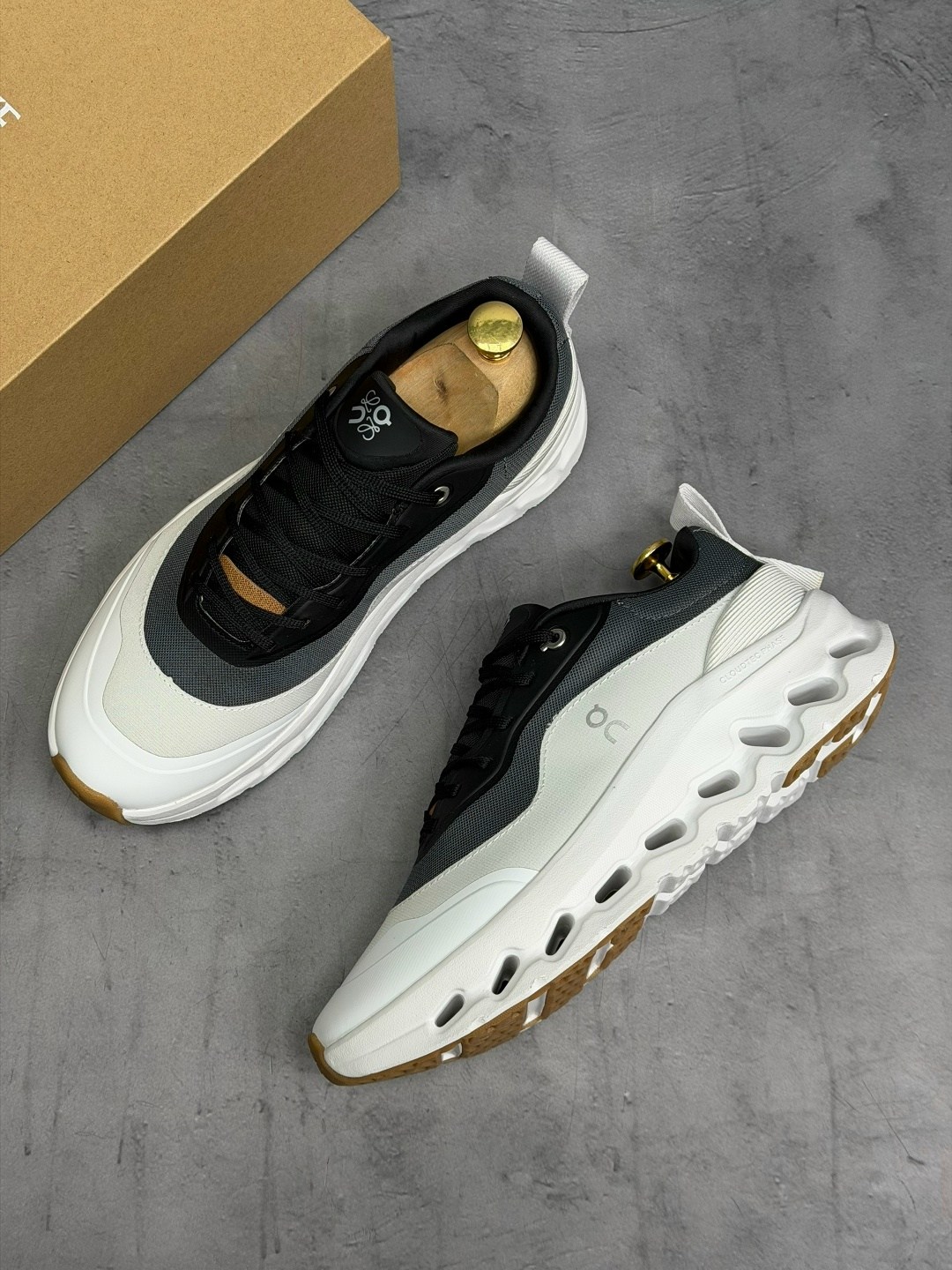 кроссовки cloudtilt 2. 0 из коллаборации с loewe on running серый,кроссовки loewe,кроссовки cloudtilt 2 tan white gum из коллаборации с loewe on running,on cloud x loewe 9848 повседневные кроссовки,on