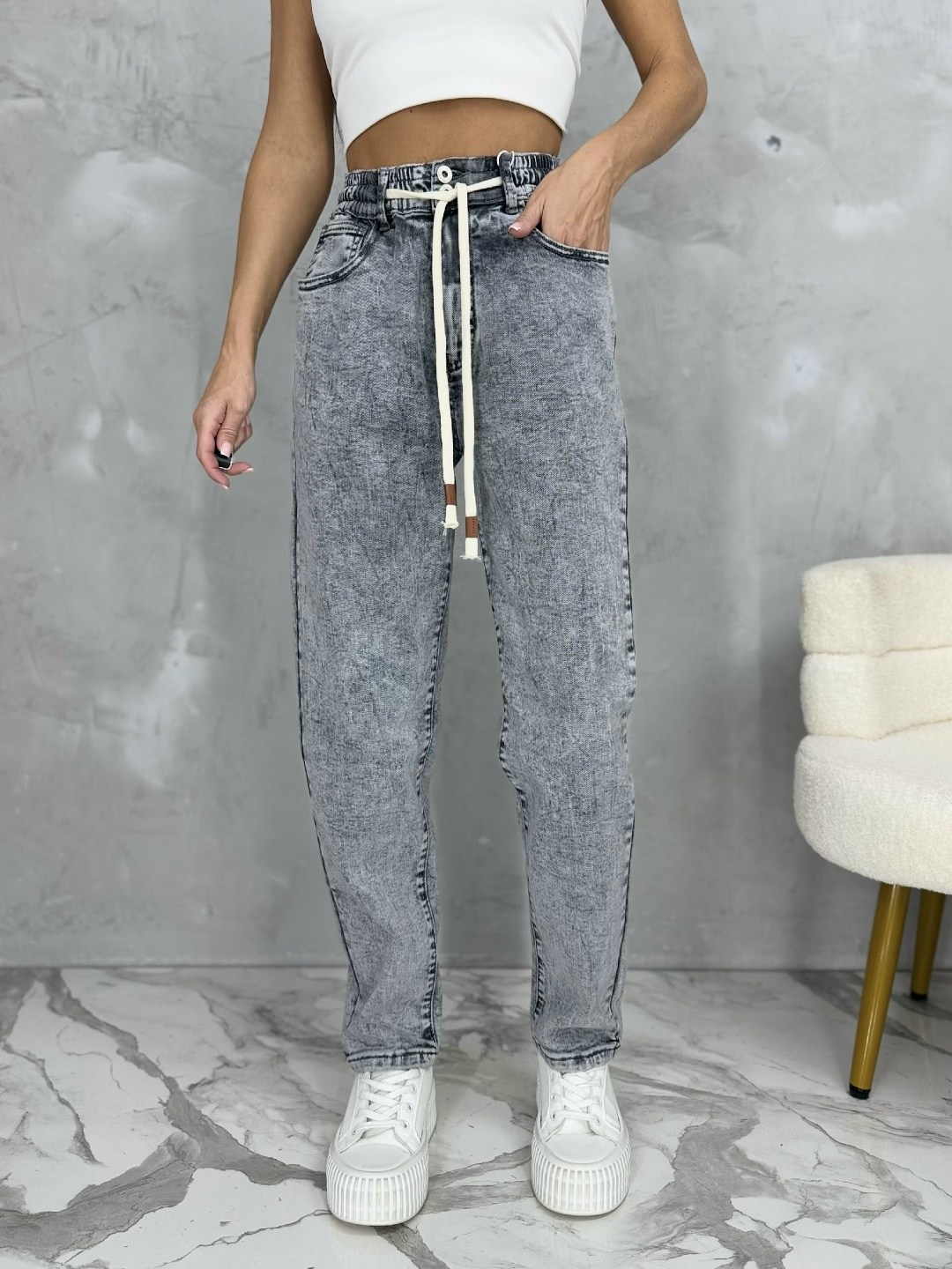 джинсы женский barouz бело-серый бананы,женские джинсы,мом джинсы женские серые на резинке,серые джинсы женские,джинсы-мом