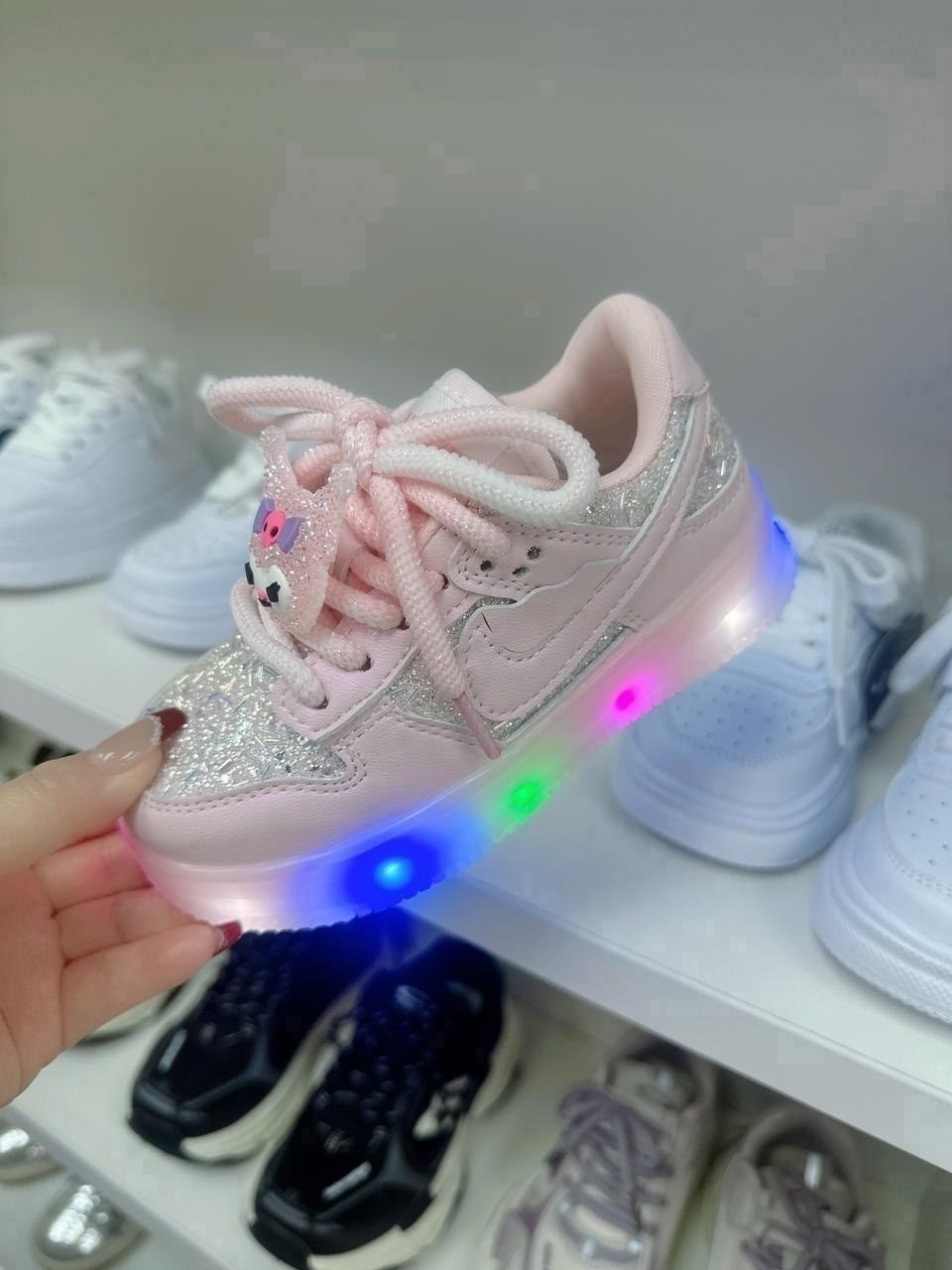 детские кроссовки с подсветкой,светящиеся кроссовки для девочки,детские кроссовки со светодиодной подсветкой,детская  со светодиодной подсветкой,кроссовки с подсветкой