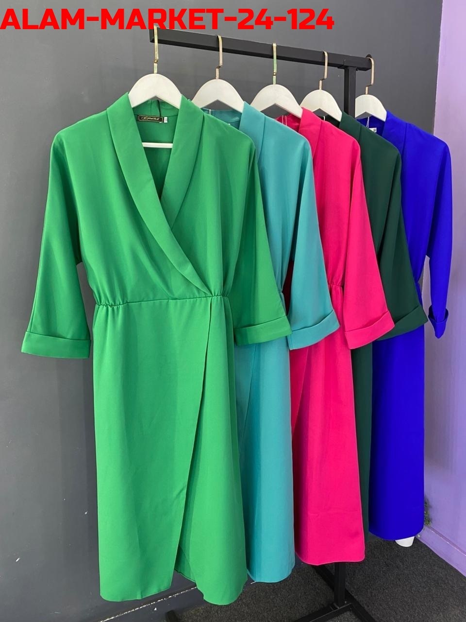 платье с поясом,платье женское зеленое,элегантное платье,стильное платье,модное платье