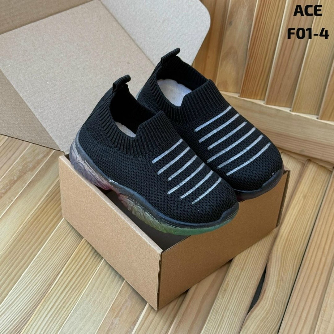 ,детские кроссовки,кроссовки модные детские,кроссовки для малыша,спортивная