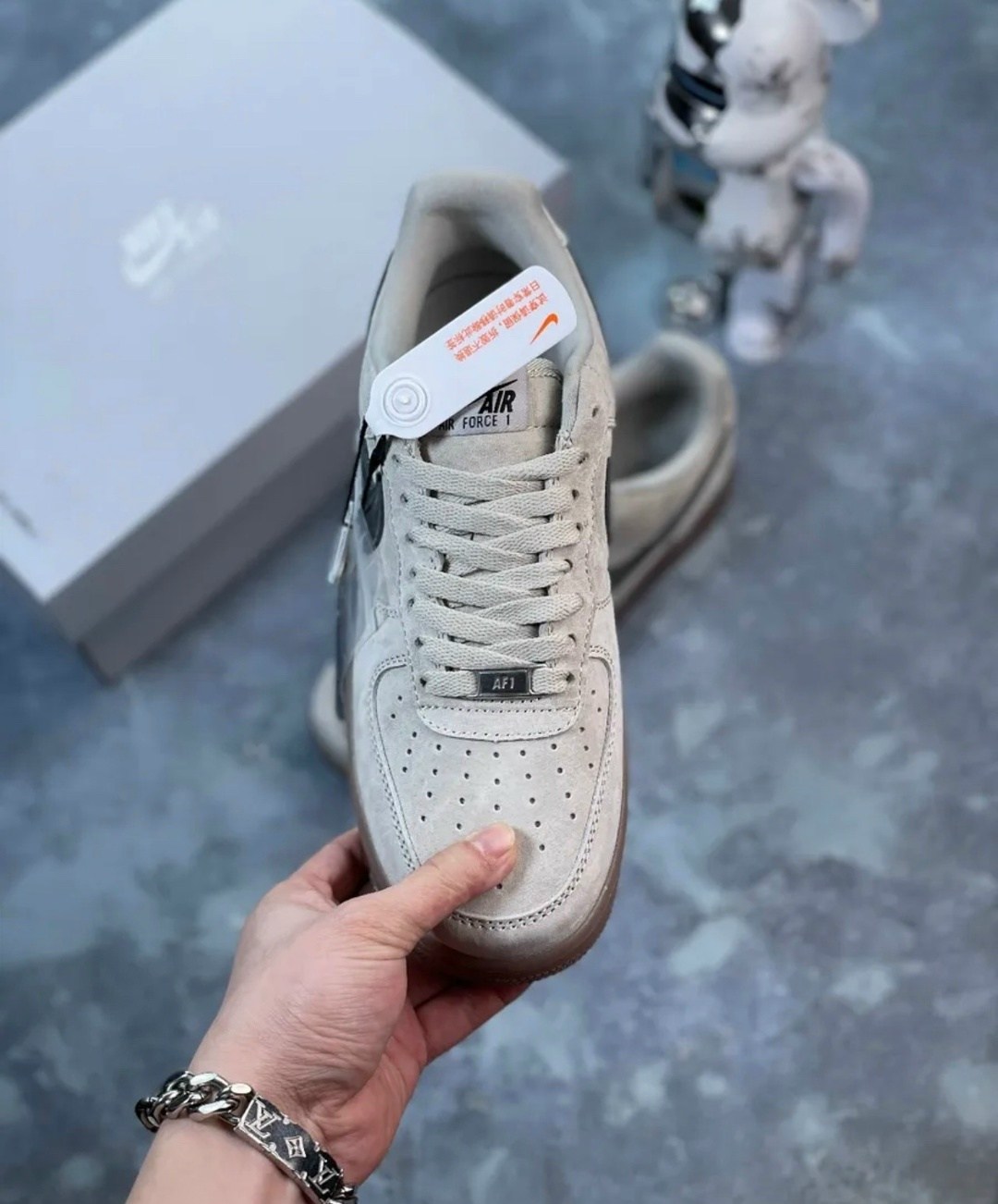кросcовки nike air force 1,nike air force 1,nike air force 1 low suede grey,nike reigning champ air force 1 low,nike reigning champ air force 1 low lv8 light grey