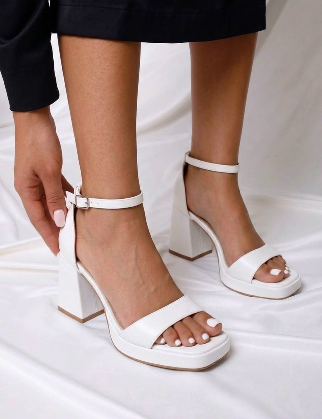 белые босоножки с закрытой пяткой,босоножки на каблуках,женские босоножки на высоком каблуке,босоножки на толстом каблуке белые,босоножки на высоком каблуке