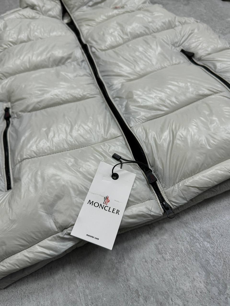 жилетка moncler,жилет монклер мужской,жилет moncler,жилетка moncler черная утепленная c капюшоном,жилетка монклер