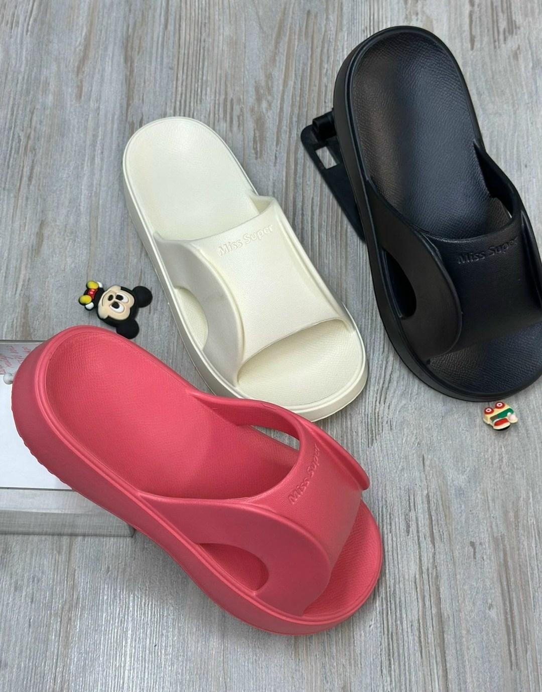 шлепанцы женские,,модные резиновые шлепки,модные шлепанцы,шлепанцы