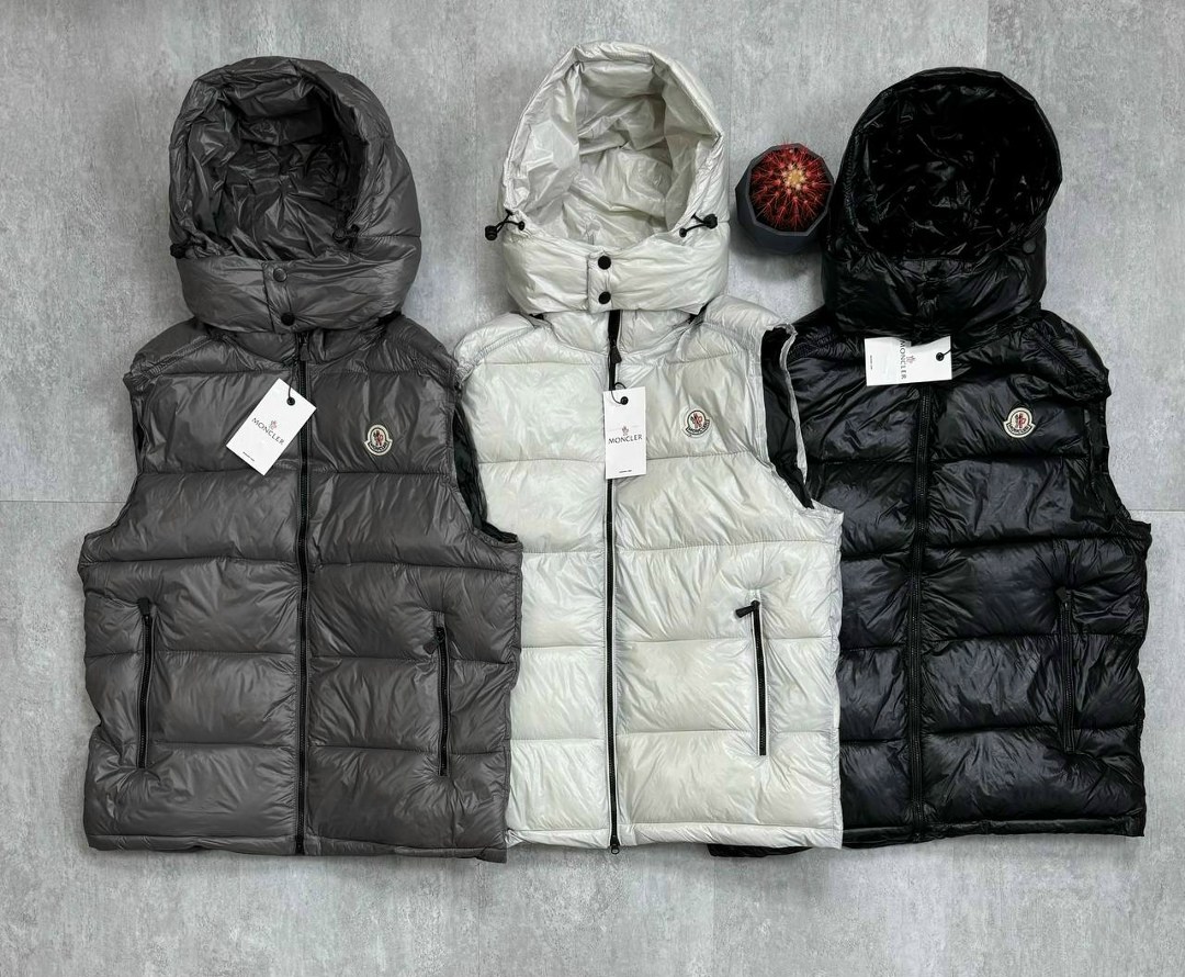 жилетка moncler,жилет монклер мужской,жилет moncler,жилетка moncler черная утепленная c капюшоном,жилетка монклер