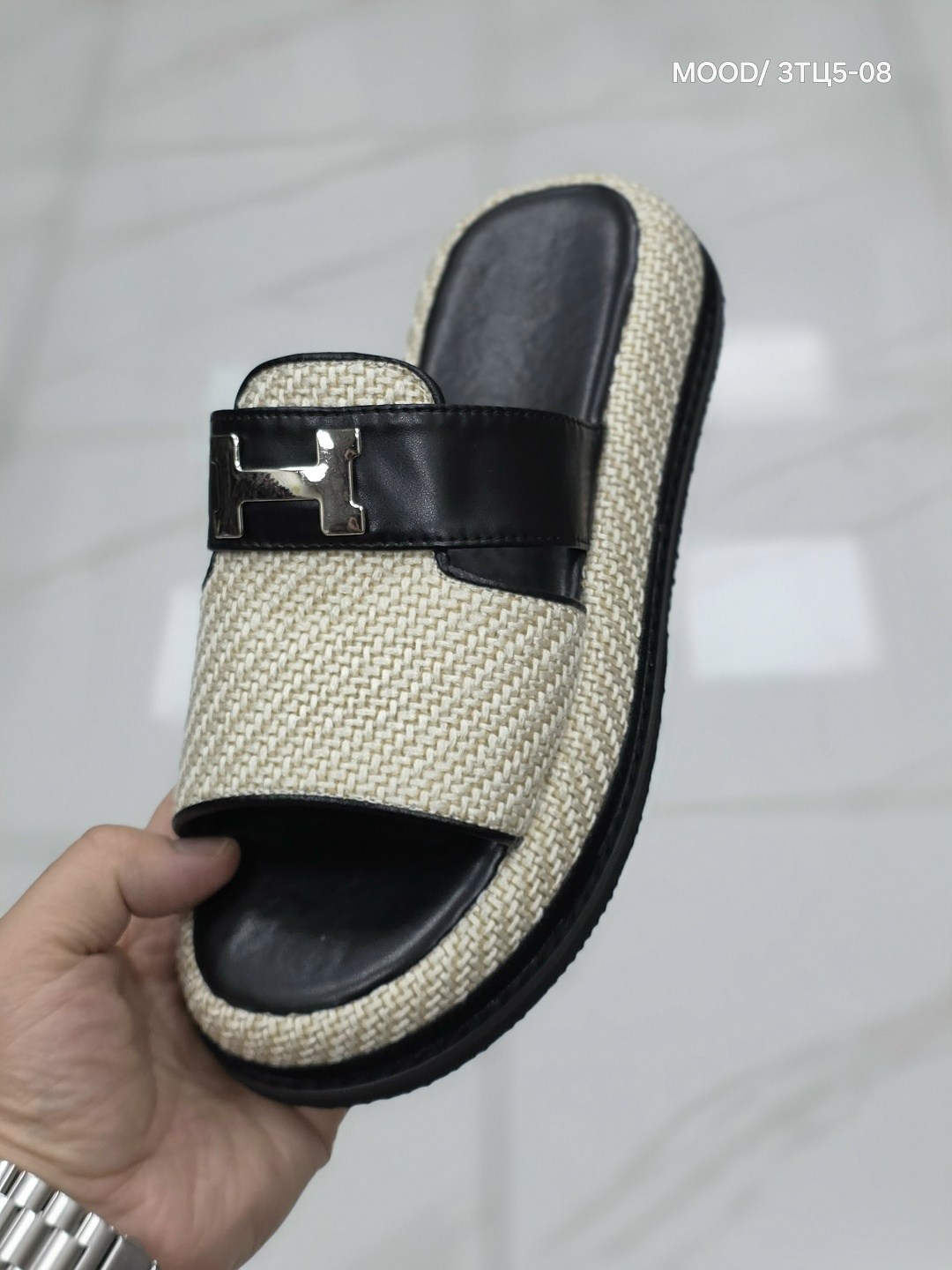 ,шлепанцы женские,модные тапочки,сандалии модные,женские шлепки