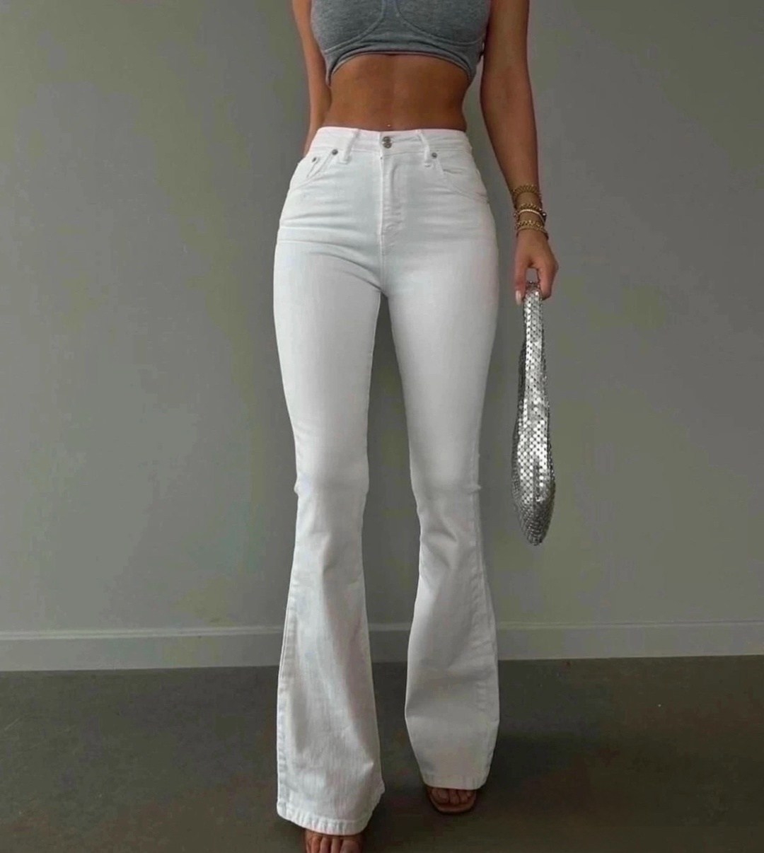 белые брюки клеш,белые джинсы клеш от колена,белые штаны клеш,белые джинсы клеш,джинсы клеш классические