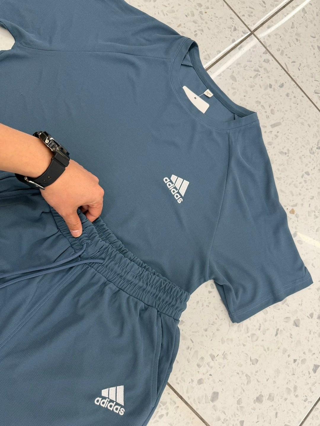 комплект одежды adidas,костюмы спортивный adidas,костюм спортивный мужской,комплект футболок adidas,спортивные костюм