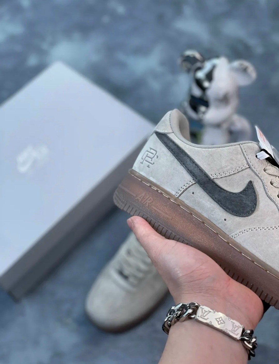 кросcовки nike air force 1,nike air force 1,nike air force 1 low suede grey,nike reigning champ air force 1 low,nike reigning champ air force 1 low lv8 light grey