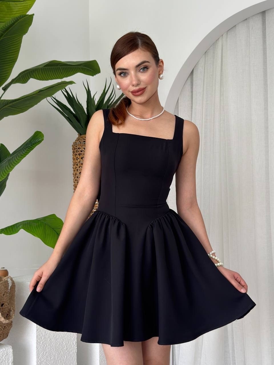 платье с квадратным вырезом,мини платье,платье платье,черное платье,платье короткое нарядное