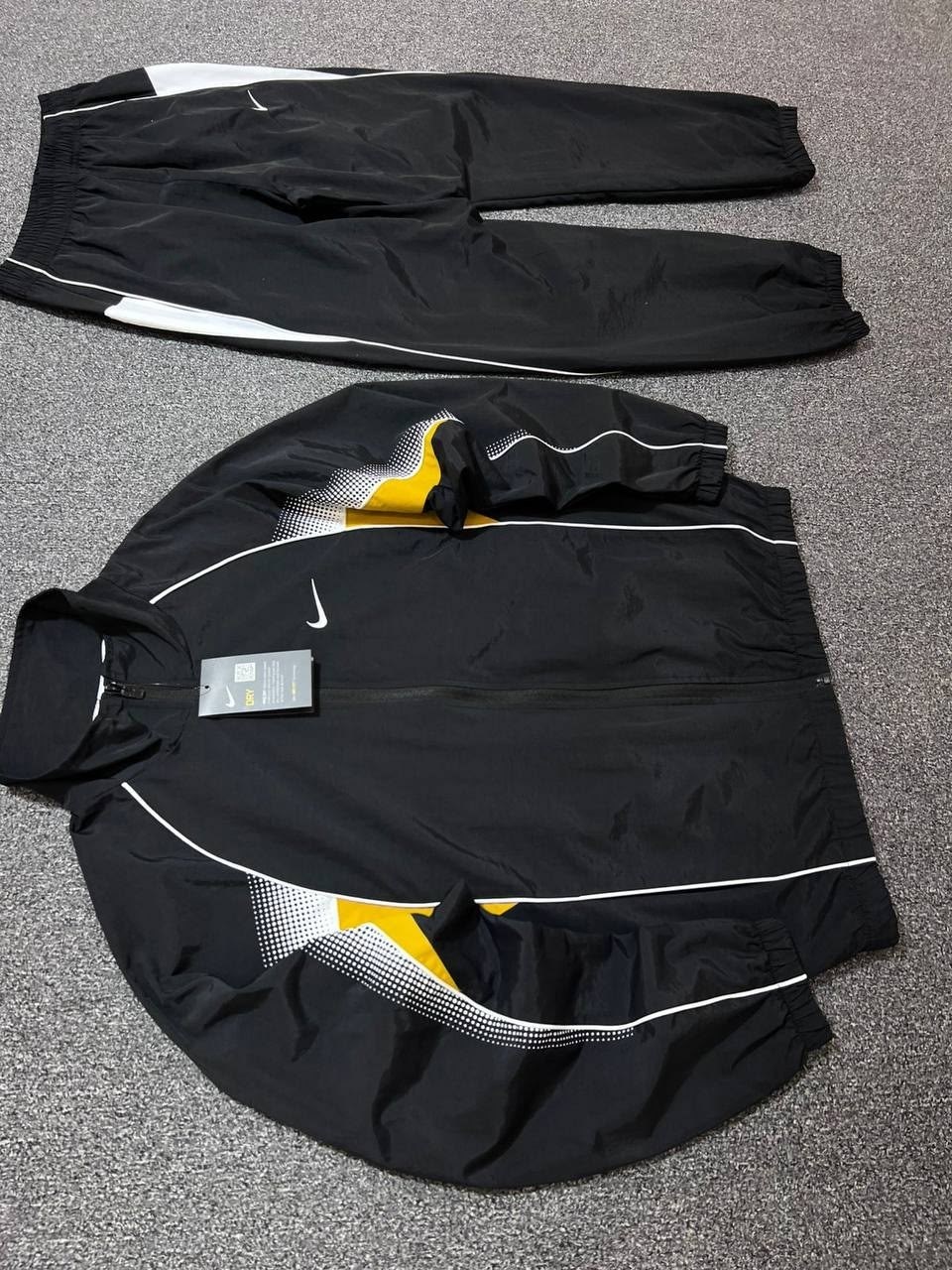 костюм спортивный nike sportswear woven suit basic bv3030-010,спортивный костюм nike,спортивный костюм плащевка nike,мужской спортивный костюм nike,костюм спортивный новый nike