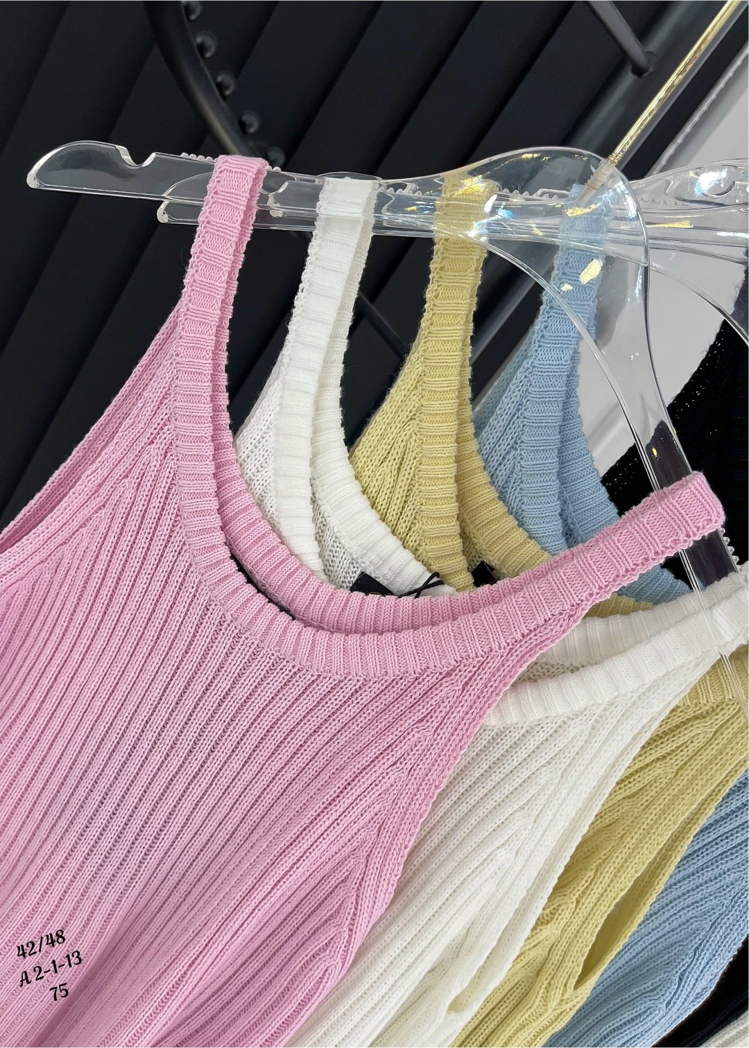 трикотажный топ,женская майка,топ женский,вязаные топы,летние майки