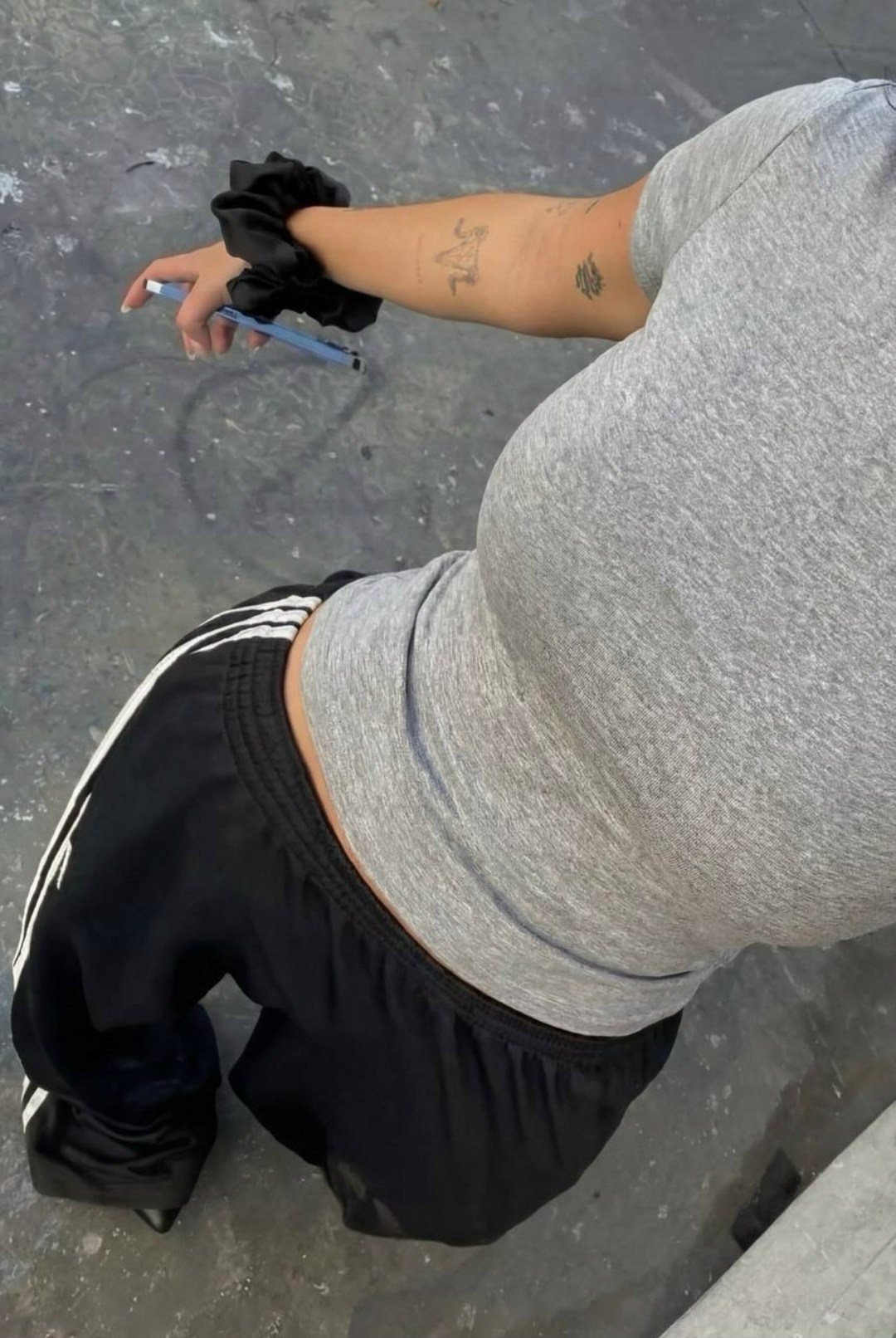 красивые девушки в розовых футболках,футболки женская,футболка розовая женская,женская майка,кроп топ женский