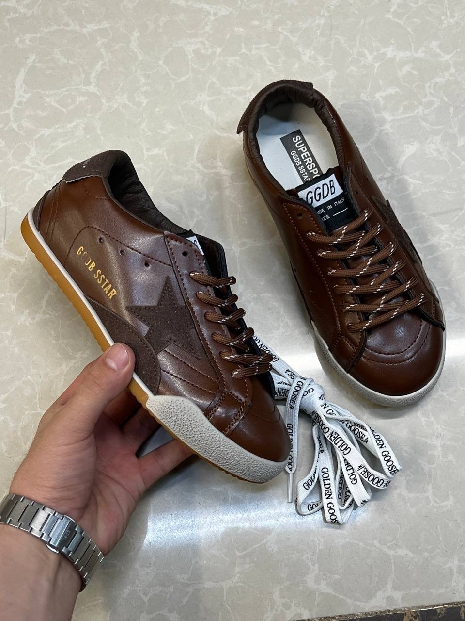 golden goose кроссовки super-star коричневый,коричневые кроссовки ball star golden goose anthracite silver,мужские замшевые низкие кроссовки с вышитыми звездами superstar golden goose коричневый,кросс