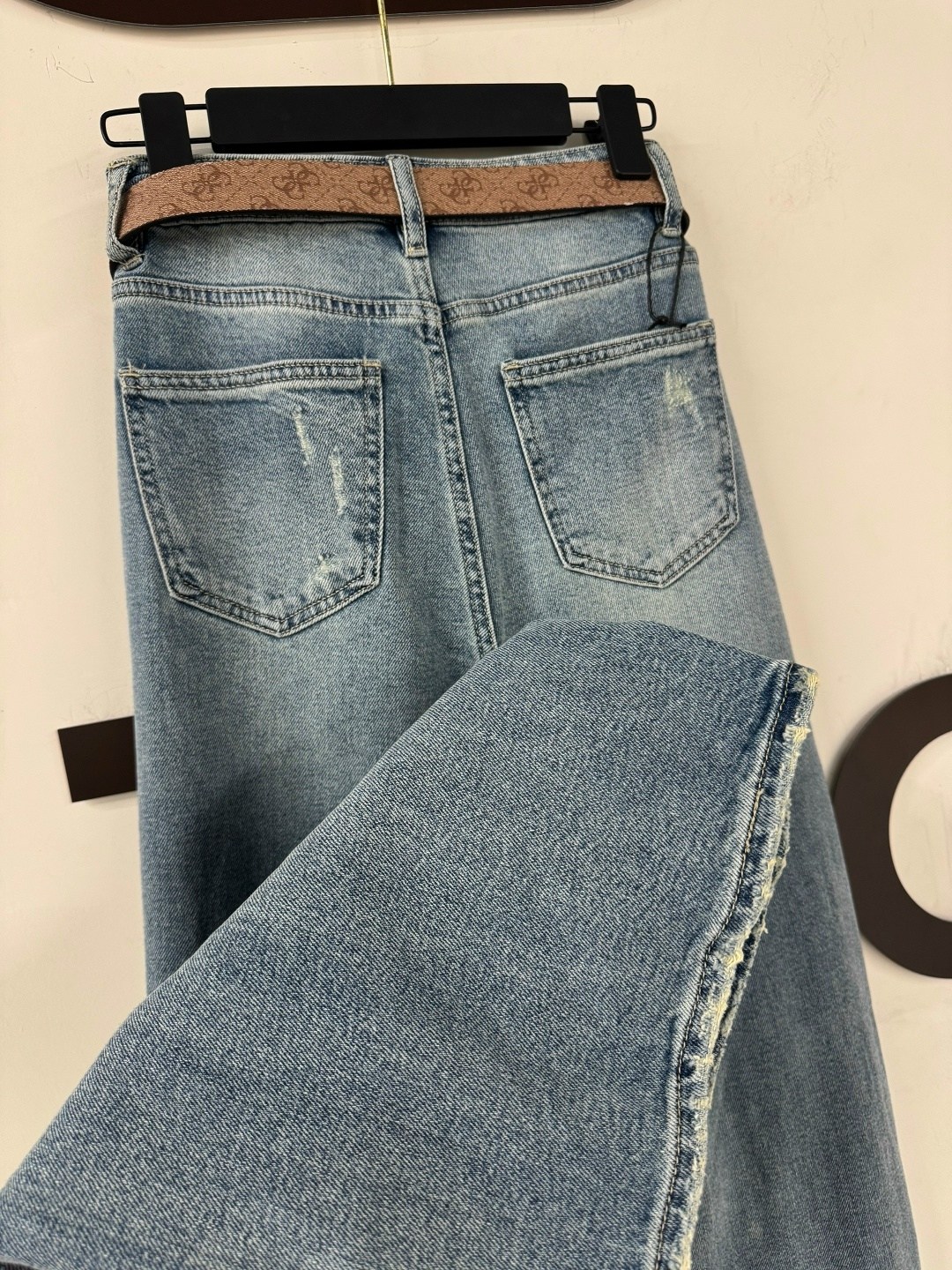 джинсы широкие рваные,miu miu джинсы,джинсы широкие,женские джинсы,джинсы