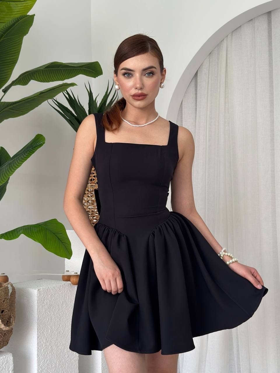платье с квадратным вырезом,мини платье,платье платье,черное платье,платье короткое нарядное