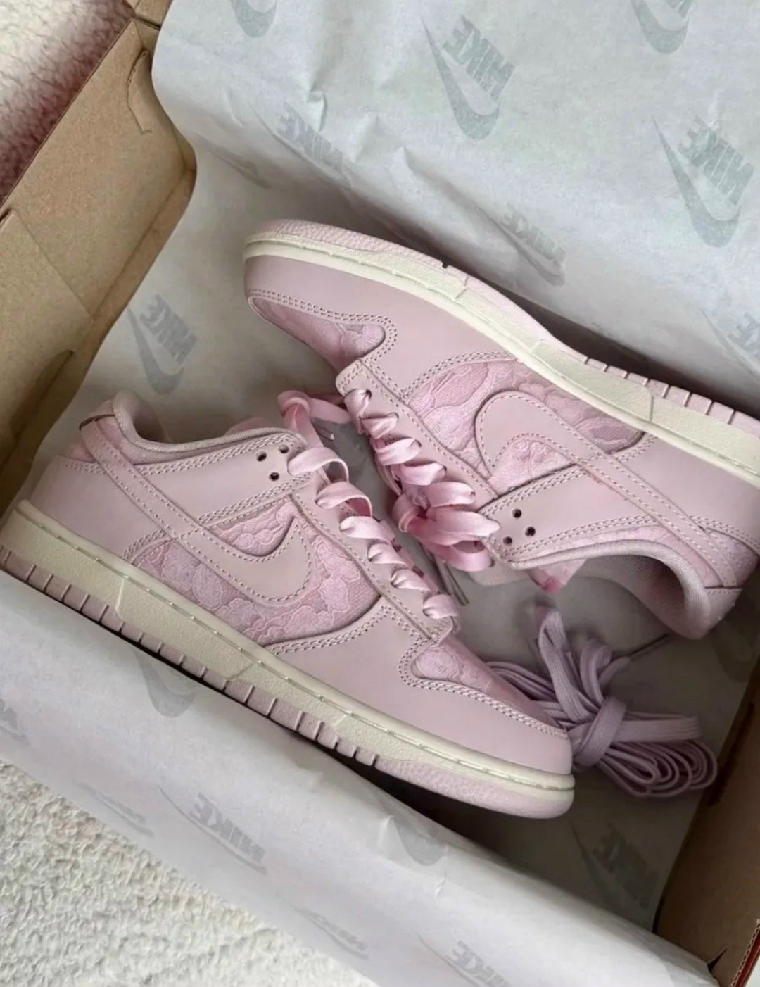 кроссовки dunk low pink paisley nike белый,кроссовки,кроссовки nike dunk low,nike dunk low,nike розовые кроссовки dunk для женщин