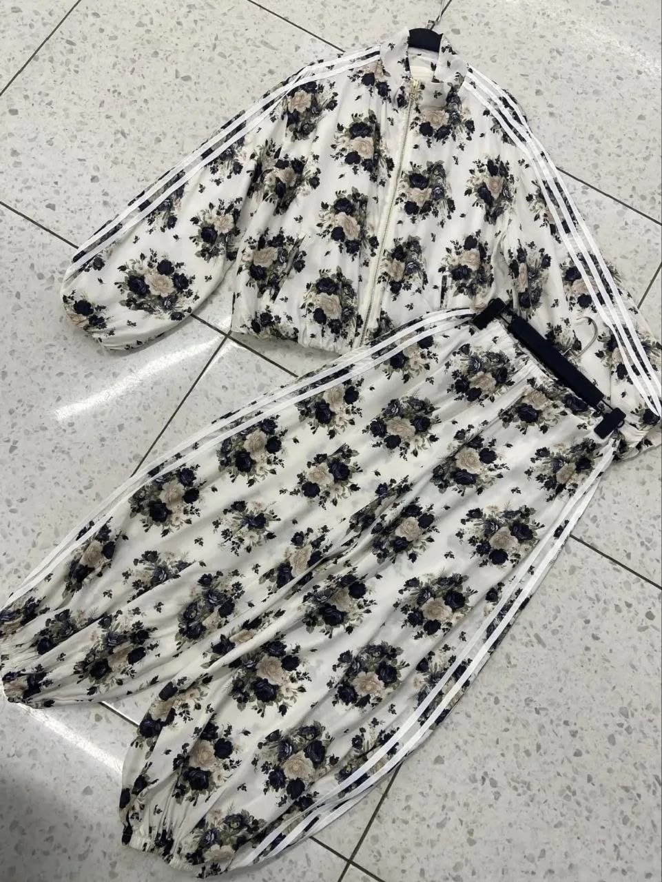 спортивные костюмы,комплект костюм,женские костюмы,стильные женские костюмы,костюм с принтом