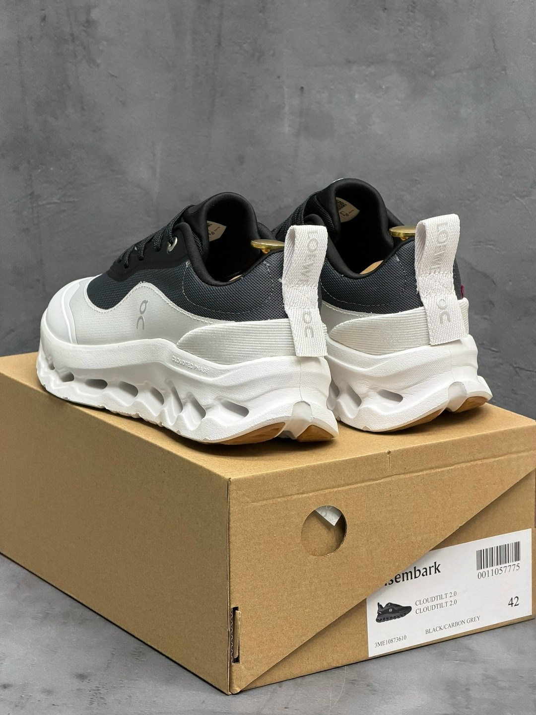 кроссовки cloudtilt 2. 0 из коллаборации с loewe on running серый,кроссовки loewe,кроссовки cloudtilt 2 tan white gum из коллаборации с loewe on running,on cloud x loewe 9848 повседневные кроссовки,on