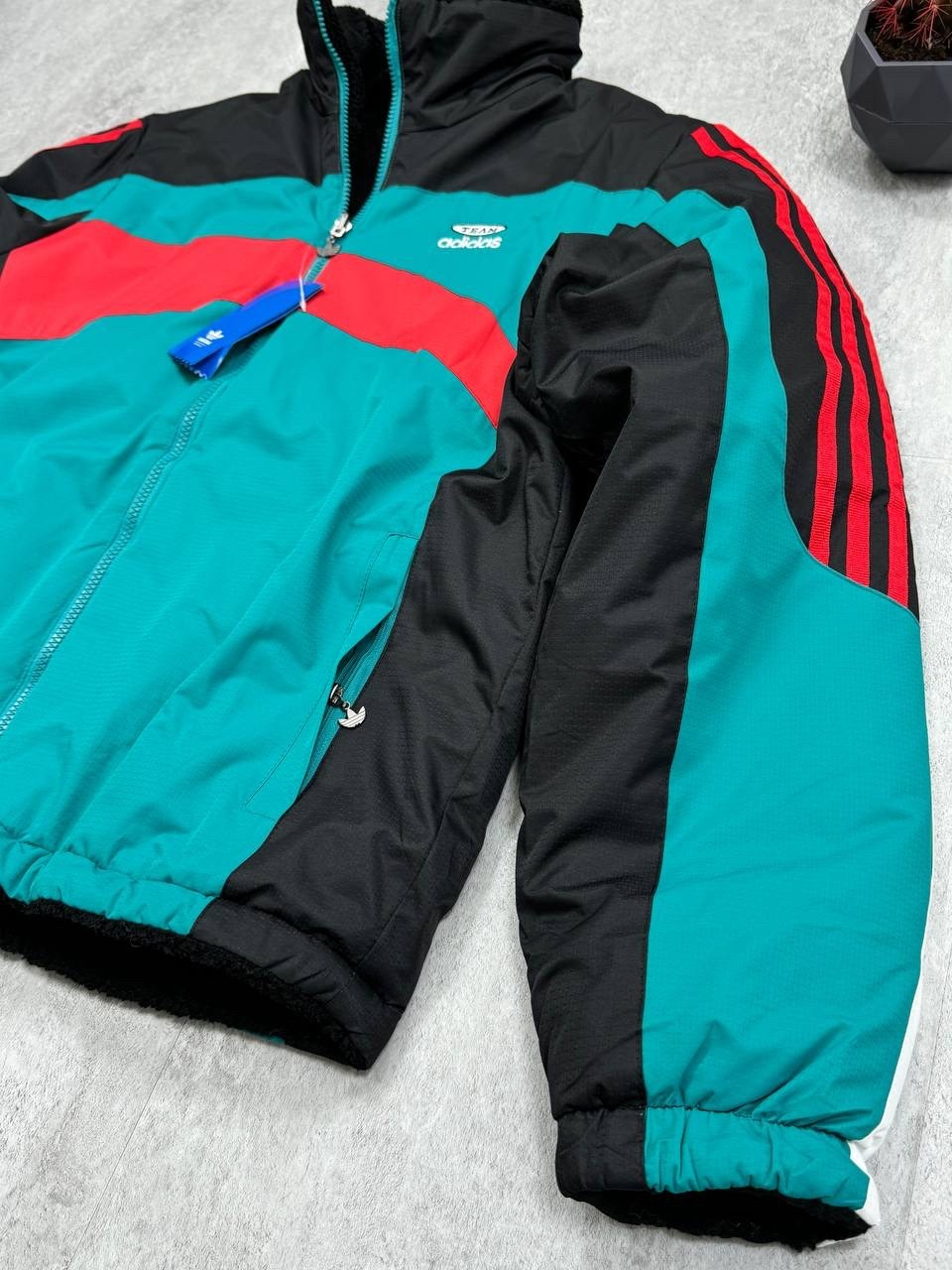 двухсторонняя куртка адидас,куртка двухсторонняя адидас в стиле 90х,двухсторонняя куртка,куртка двухсторонняя барашек в стиле 90х adidas,демисезонная куртка