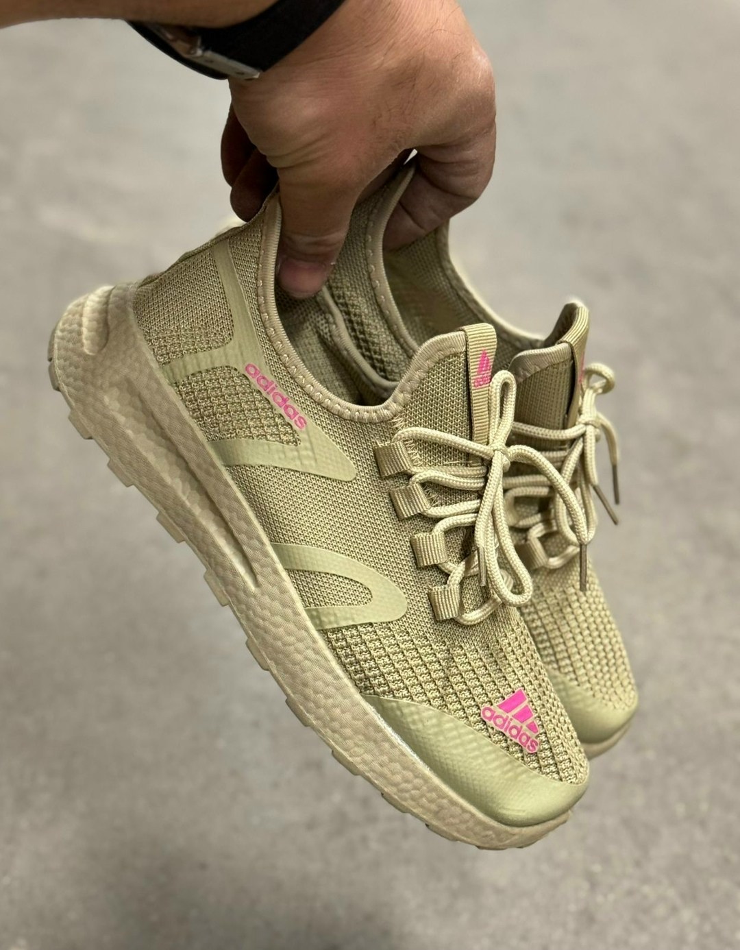 ,кроссовки,кроссовки adidas,спортивная ,кроссовок адидас оливковый