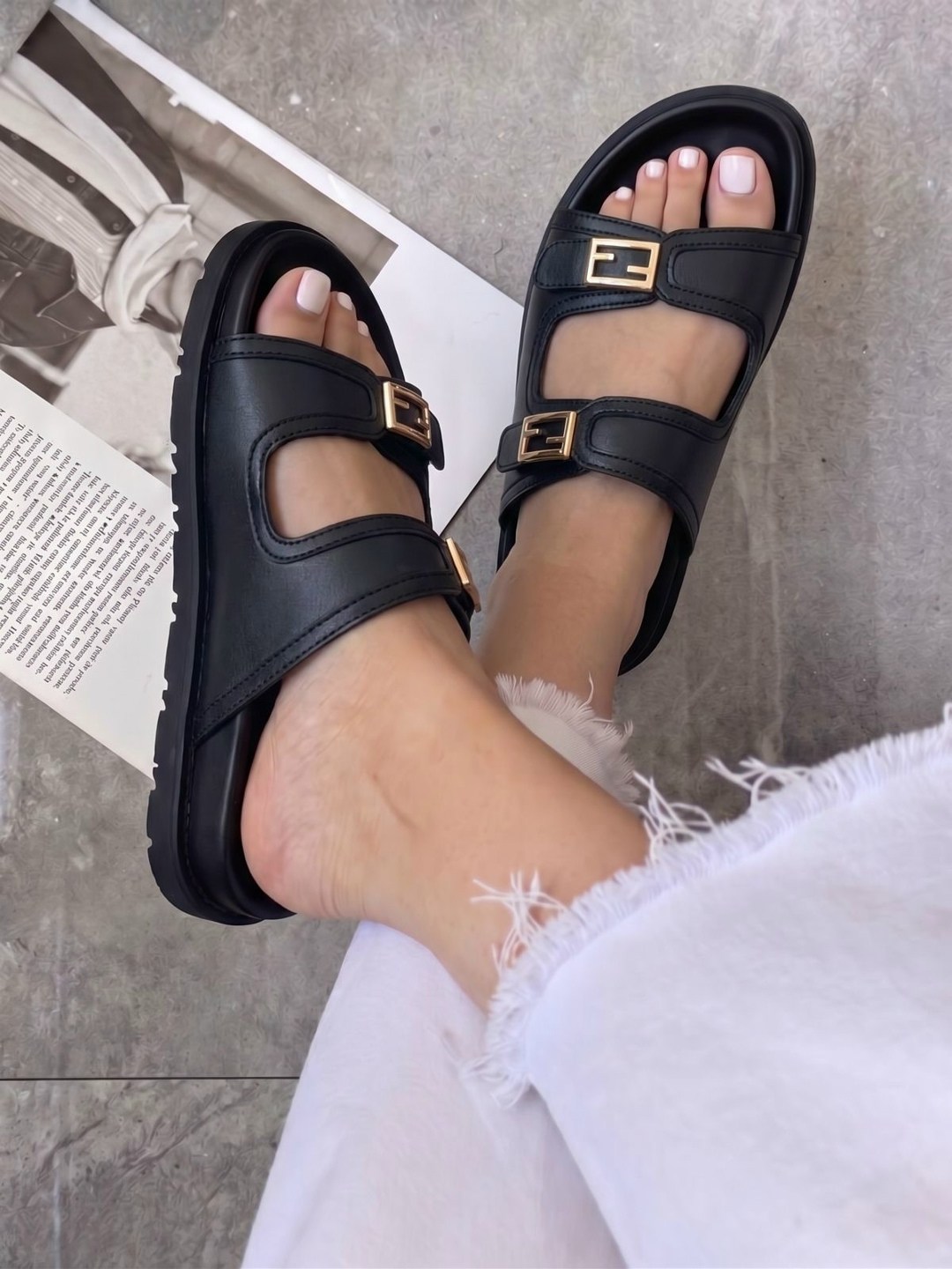 шлепки фенди,тапочки фенди,шлепанцы fendi,модные сандалии,сандалии