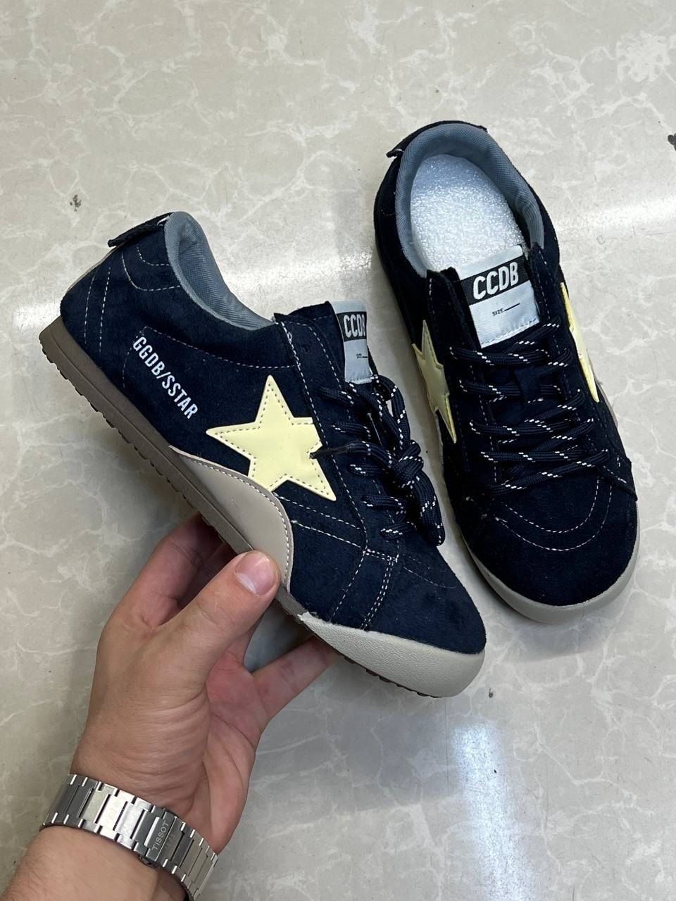 golden goose кроссовки super-star коричневый,коричневые кроссовки ball star golden goose anthracite silver,мужские замшевые низкие кроссовки с вышитыми звездами superstar golden goose коричневый,кросс