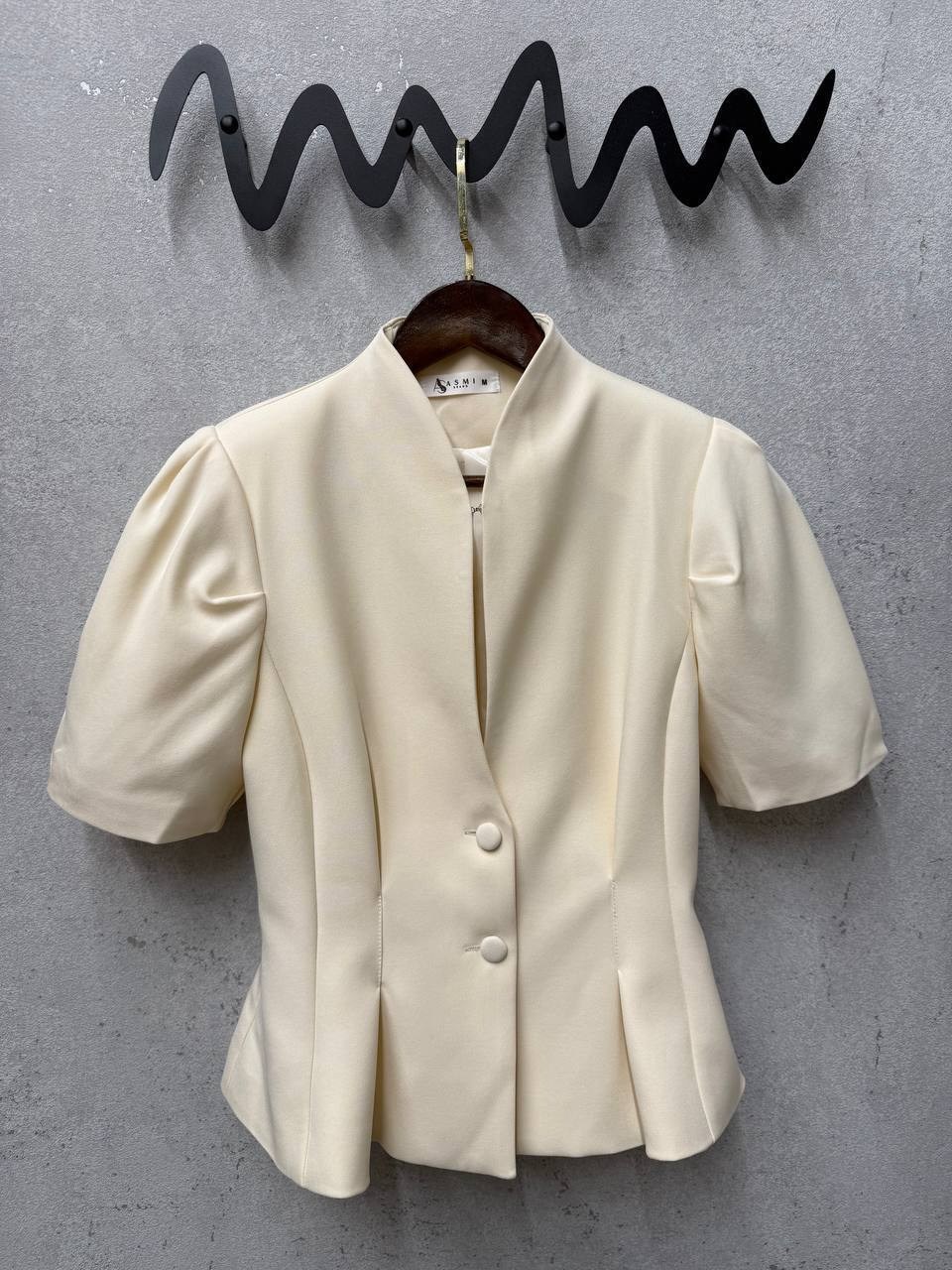 жакет,пиджак и жакет,жакет с коротким рукавом,жакет женский,приталенный жакет