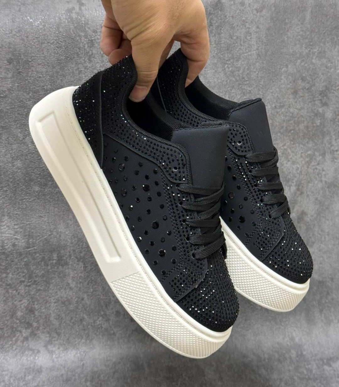 кроссовки женскиe,,кроссовки для женщин,кроссовка,кроссовки модные