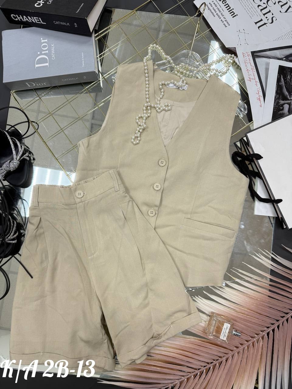 женские жилеты,белая одежда,жилет классический,женский костюм с шортами