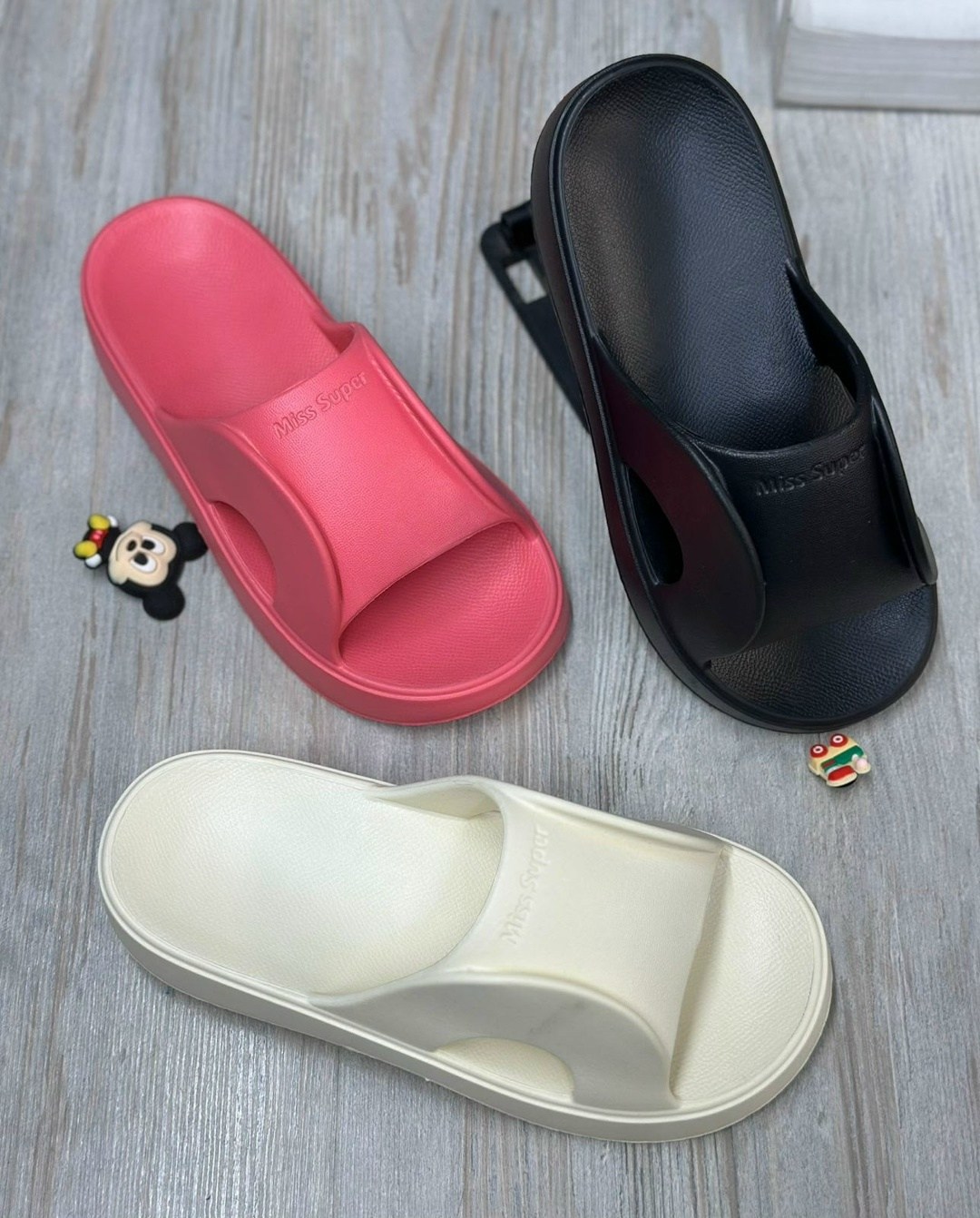 шлепанцы женские,,модные резиновые шлепки,модные шлепанцы,шлепанцы