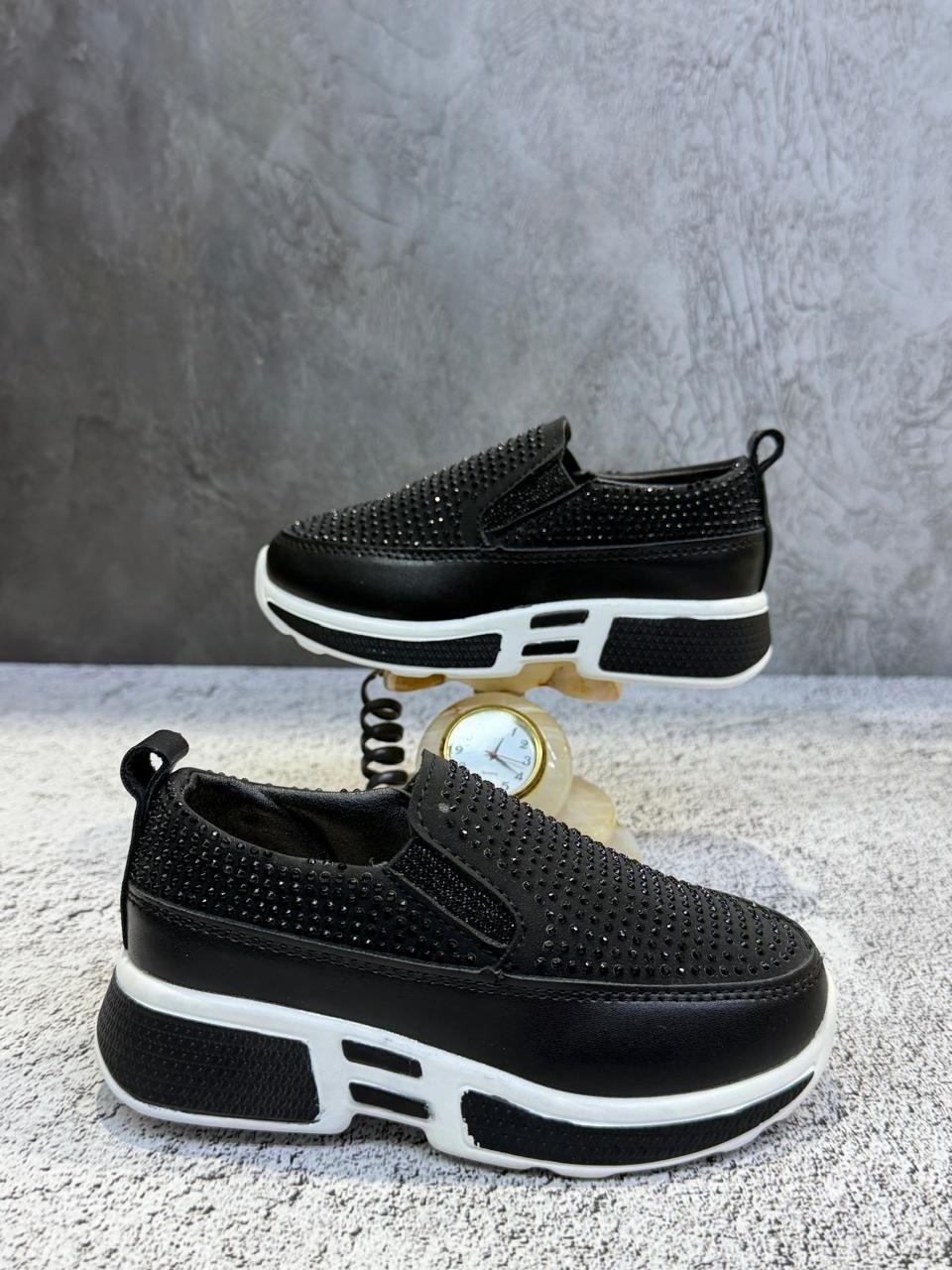 ,женские кроссовки,кроссовки модные,стильные кроссовки,бежевые кроссовки