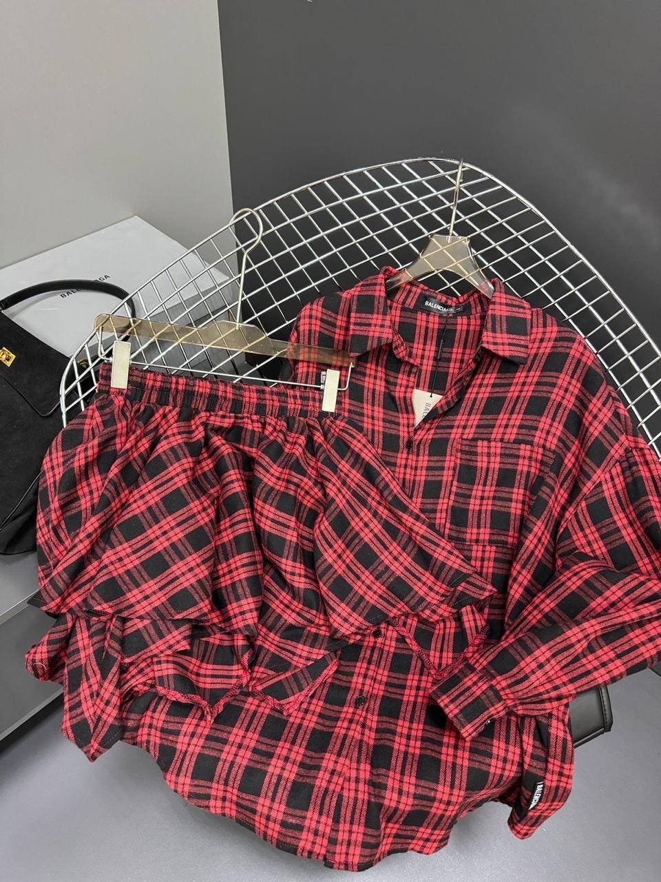 стильный костюм в клетку,платья в клетку,костюм рубашка и юбка,костюм в клетку,платье рубашка в клетку красное