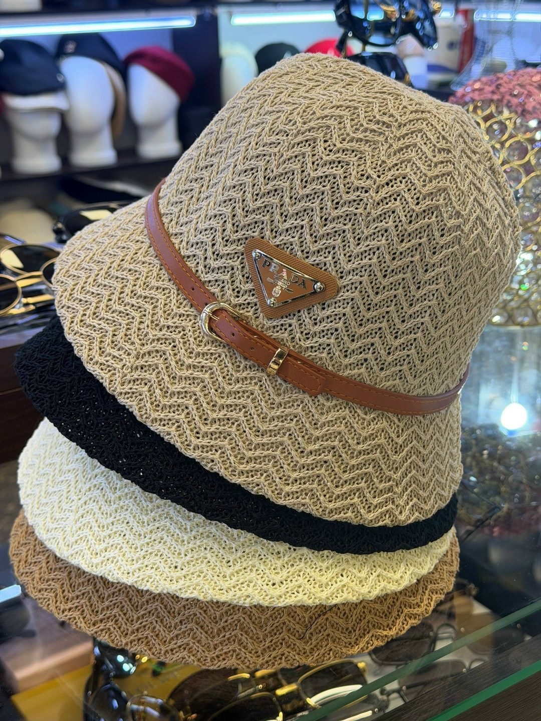 модная шляпка,модные головные уборы,стильная одежда,модная шапка,девушка