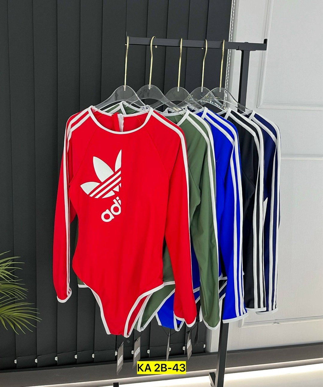адидас спортивный костюм,свитшот женская,кофта женская,женский спортивный костюм адидас,спортивный костюм адидас красный женский